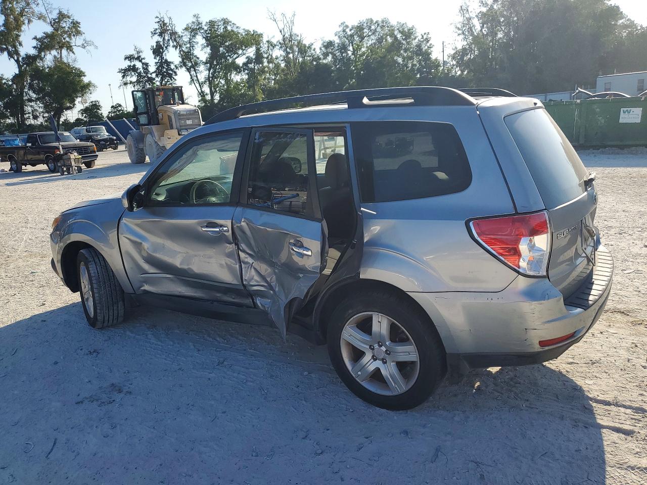 2009 Subaru Forester 2.5x Premium Silver vin: JF2SH63689H706623