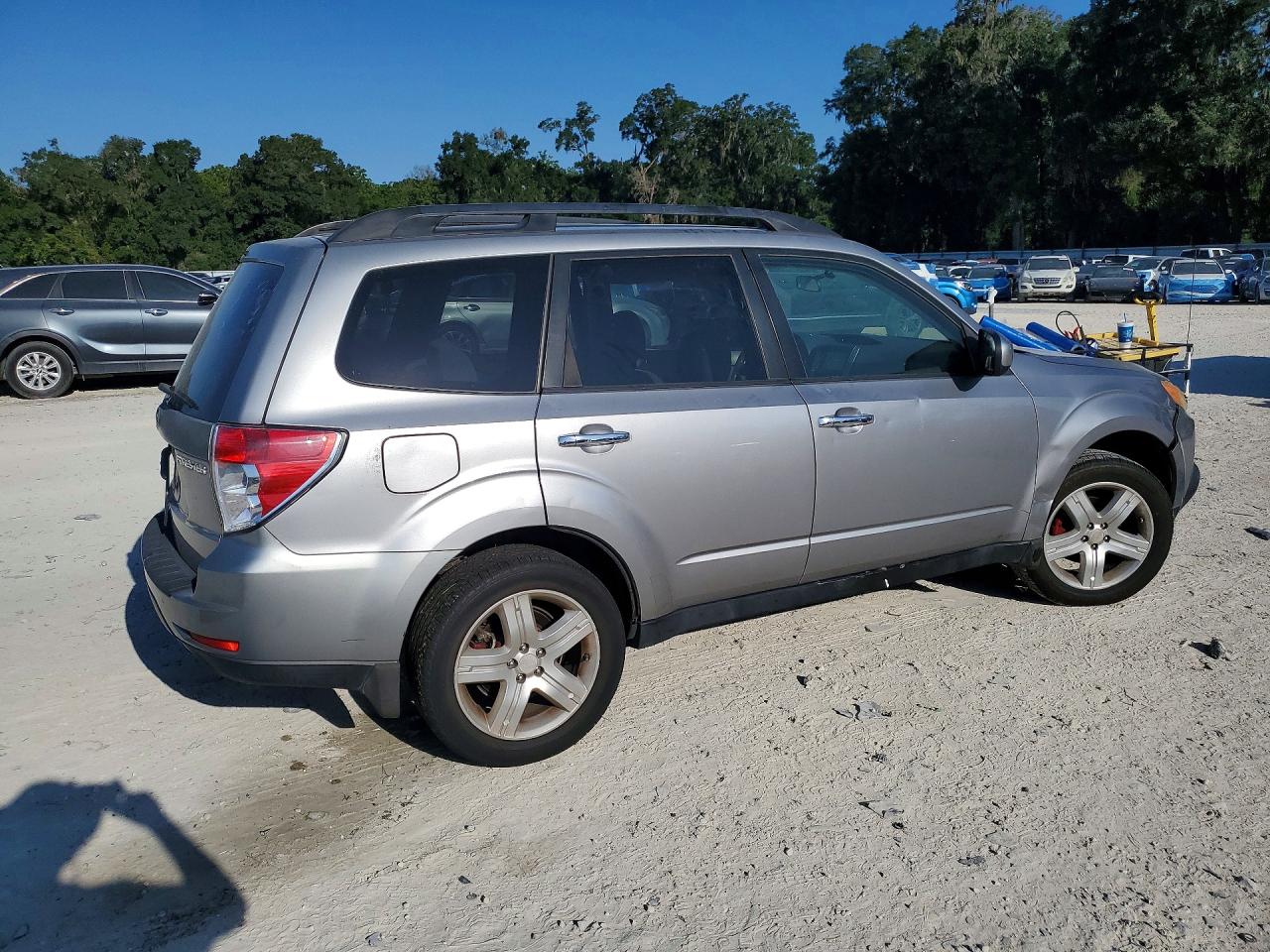 2009 Subaru Forester 2.5x Premium Silver vin: JF2SH63689H706623