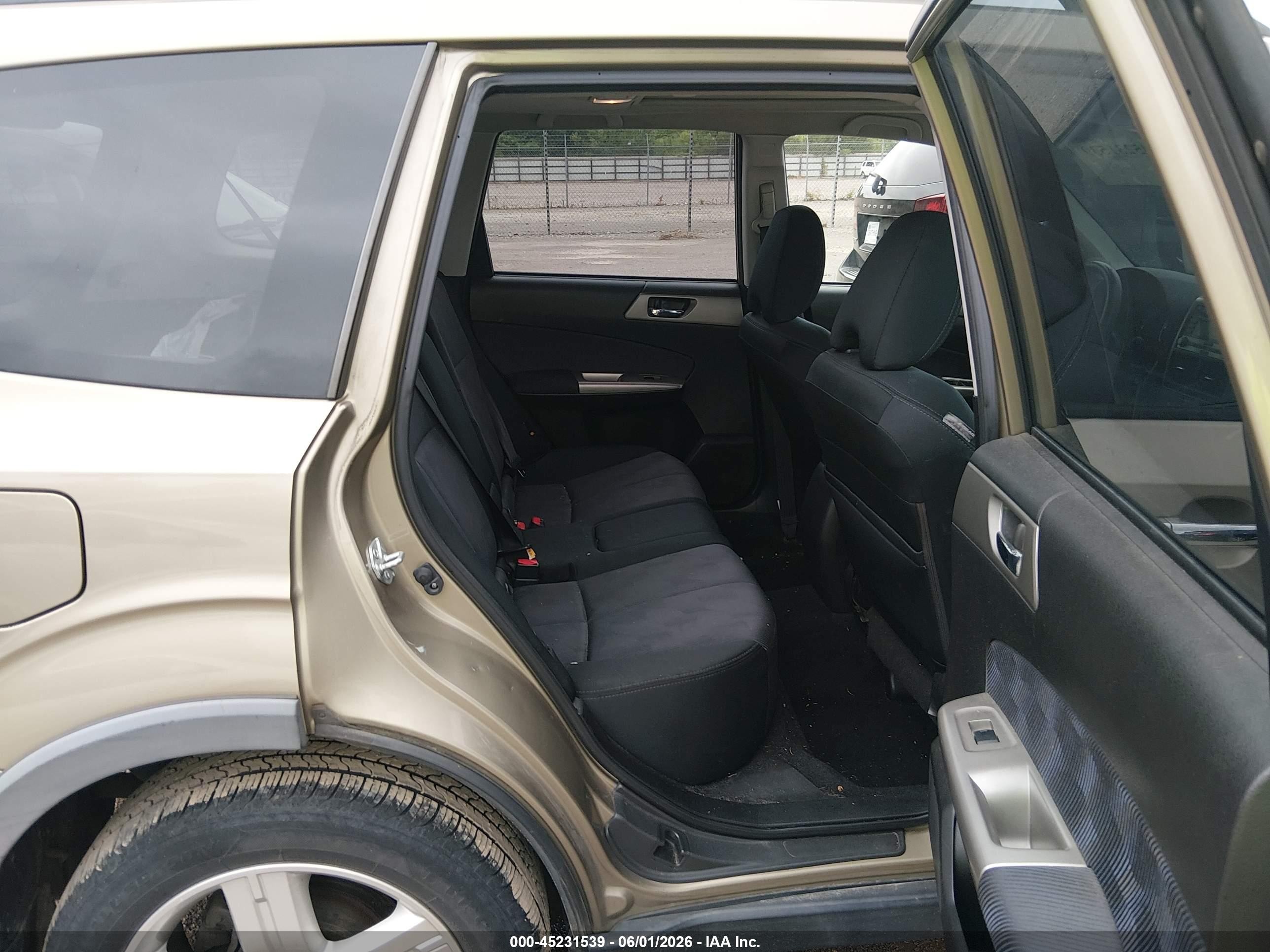 2009 Subaru Forester 2.5x Gold vin: JF2SH63689H721199