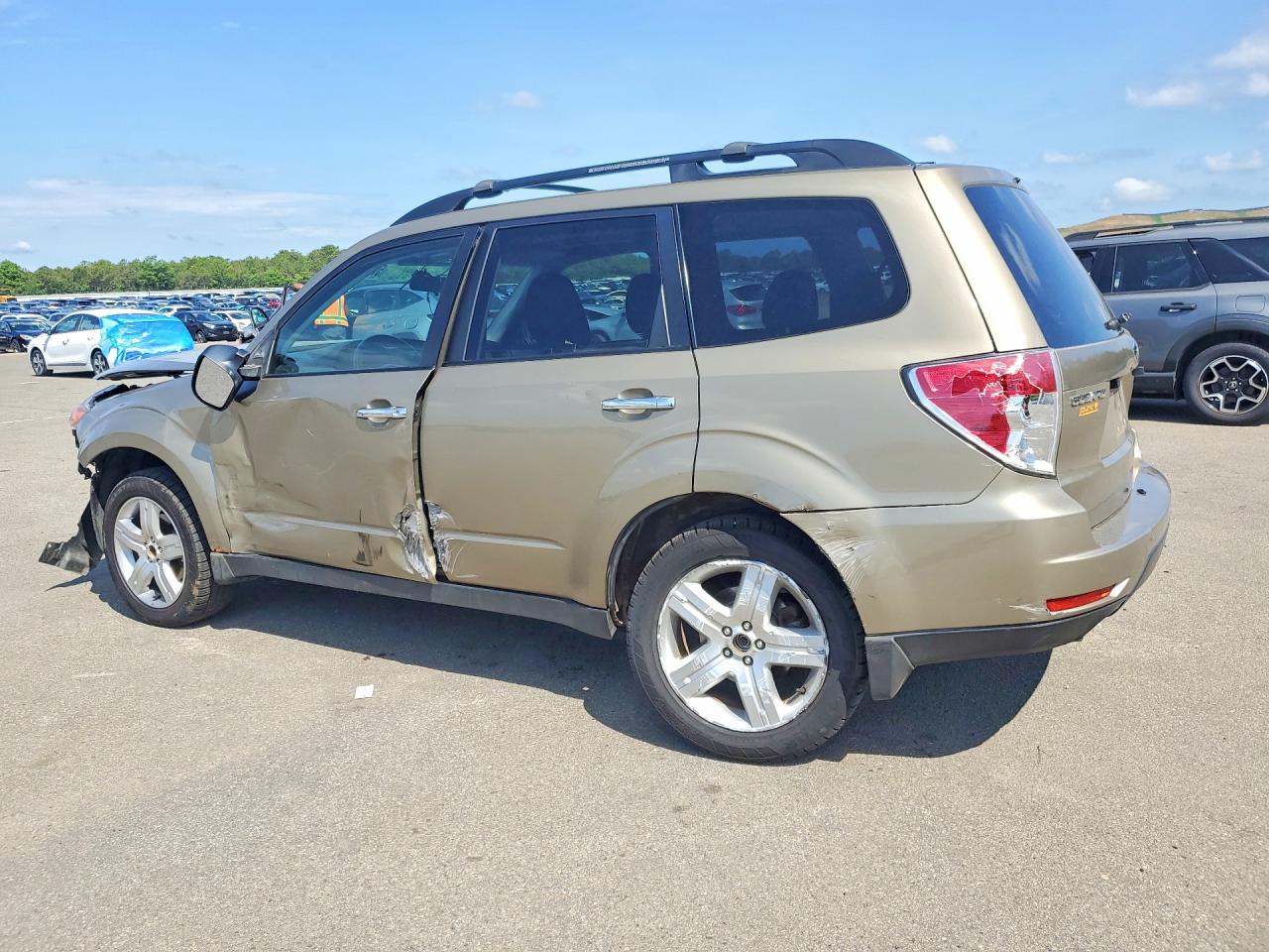 2009 Subaru Forester 2.5x Premium Gold vin: JF2SH63689H758804