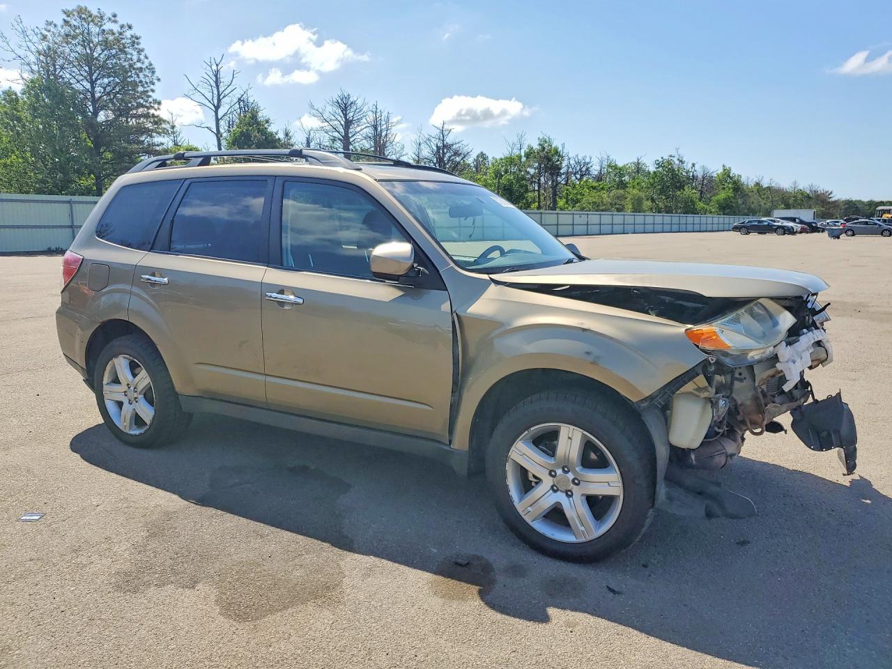 2009 Subaru Forester 2.5x Premium Gold vin: JF2SH63689H758804