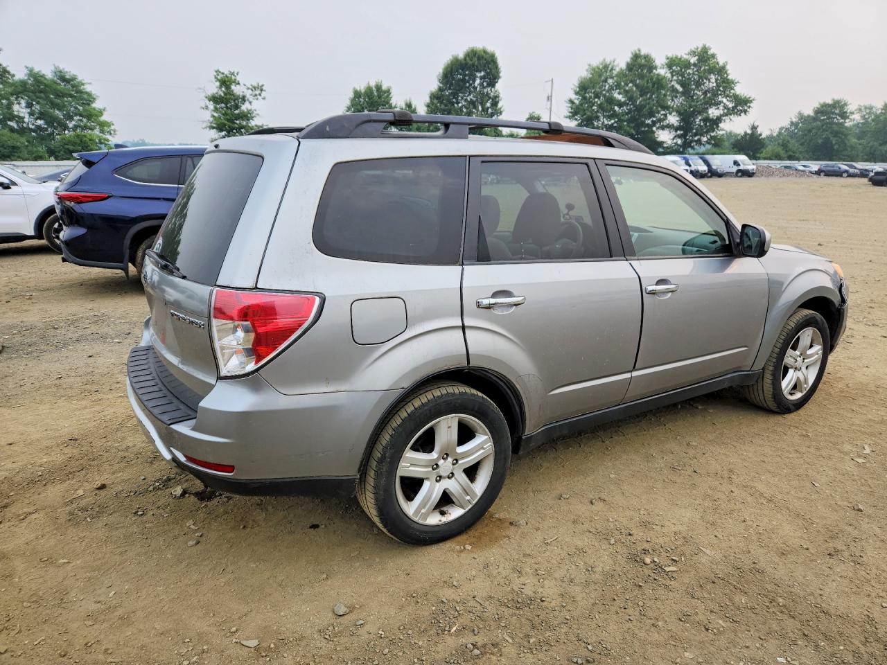 2009 Subaru Forester 2.5x Premium Silver vin: JF2SH636X9H742345