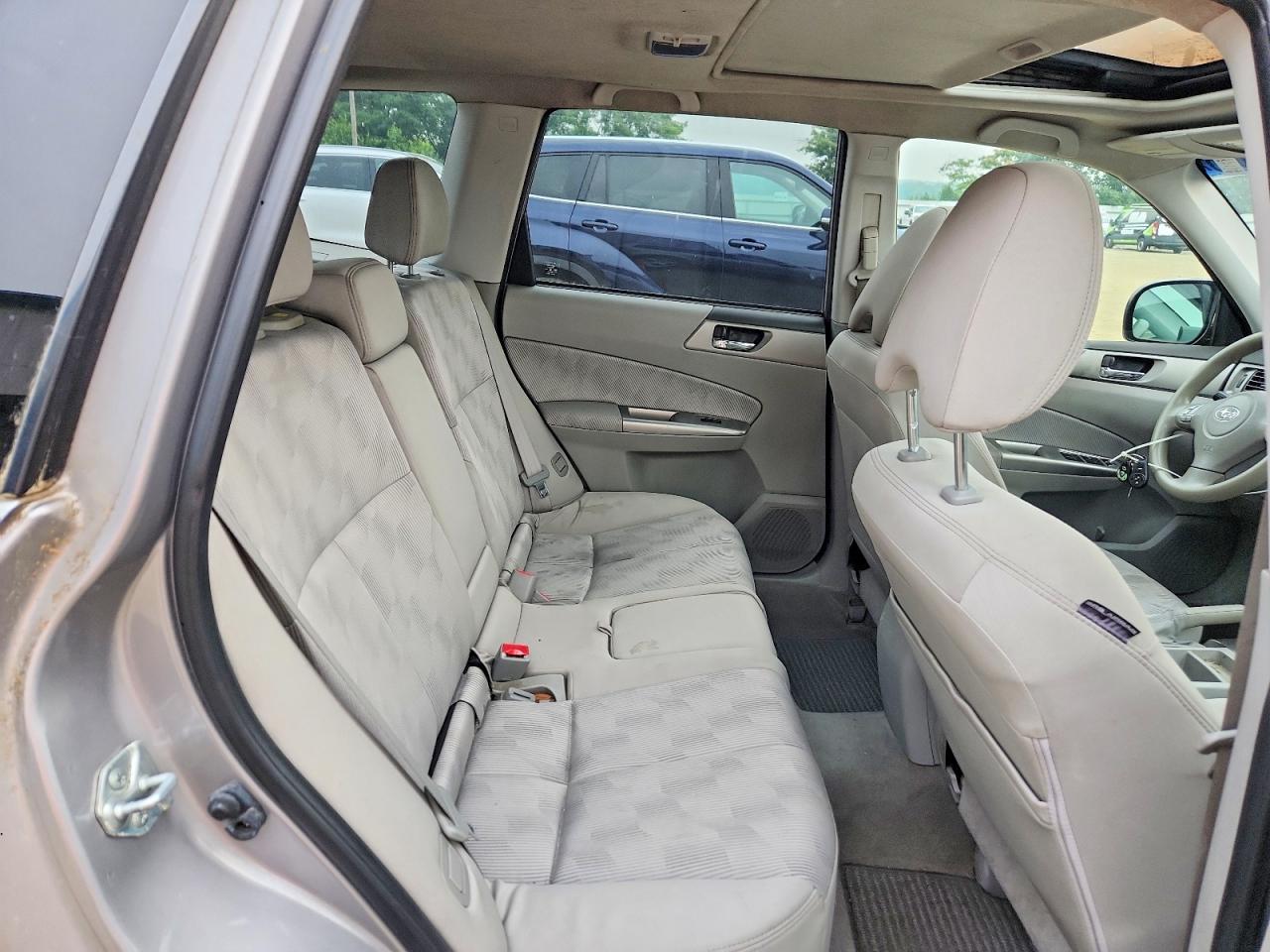 2009 Subaru Forester 2.5x Premium Silver vin: JF2SH636X9H742345