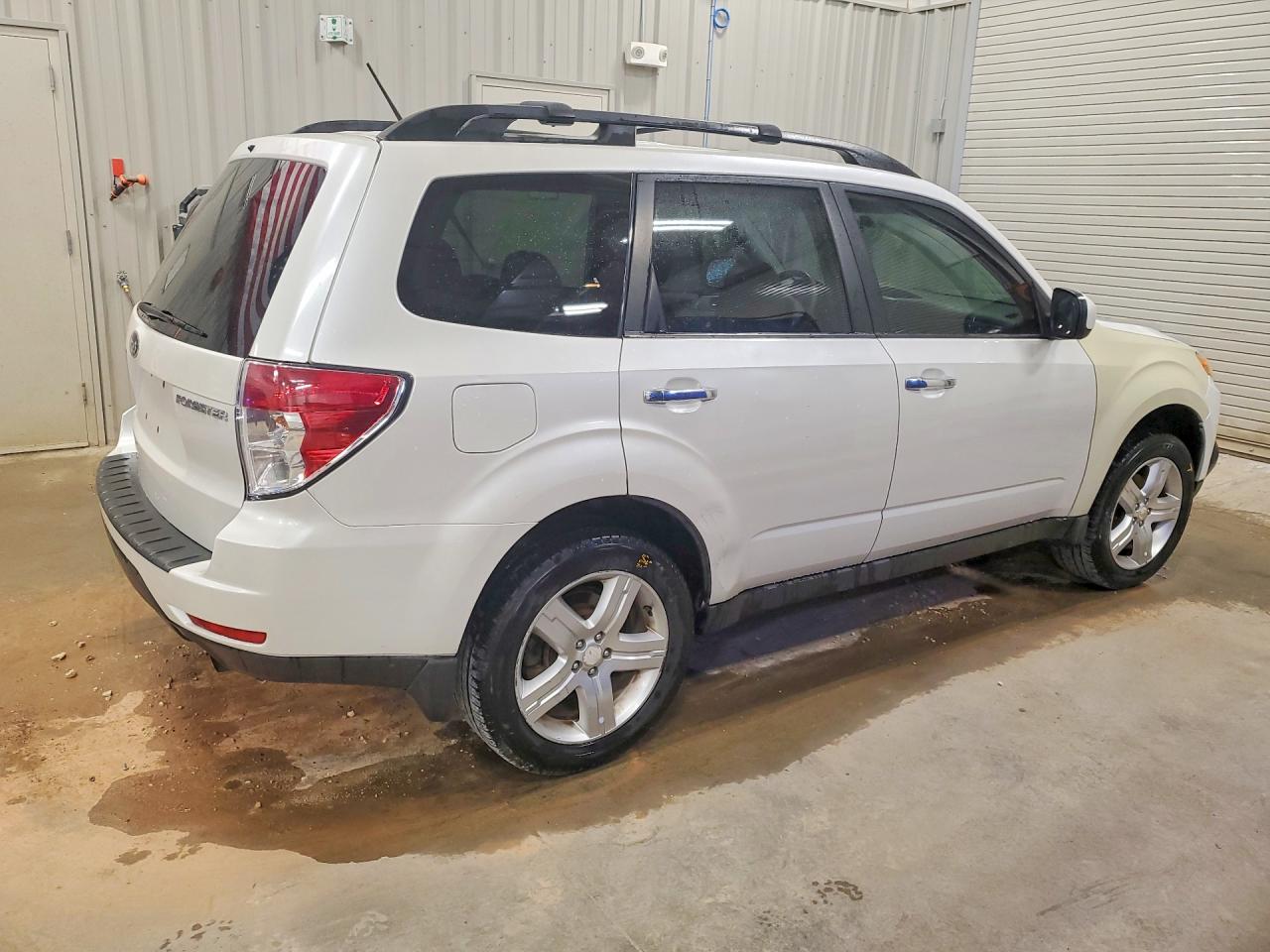 2009 Subaru Forester 2.5x Premium White vin: JF2SH636X9H749084