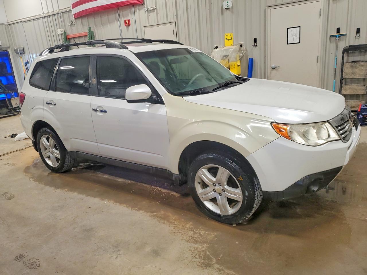 2009 Subaru Forester 2.5x Premium White vin: JF2SH636X9H749084