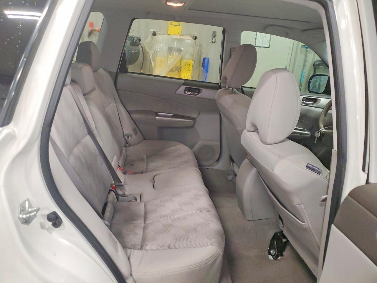 2009 Subaru Forester 2.5x Premium White vin: JF2SH636X9H749084