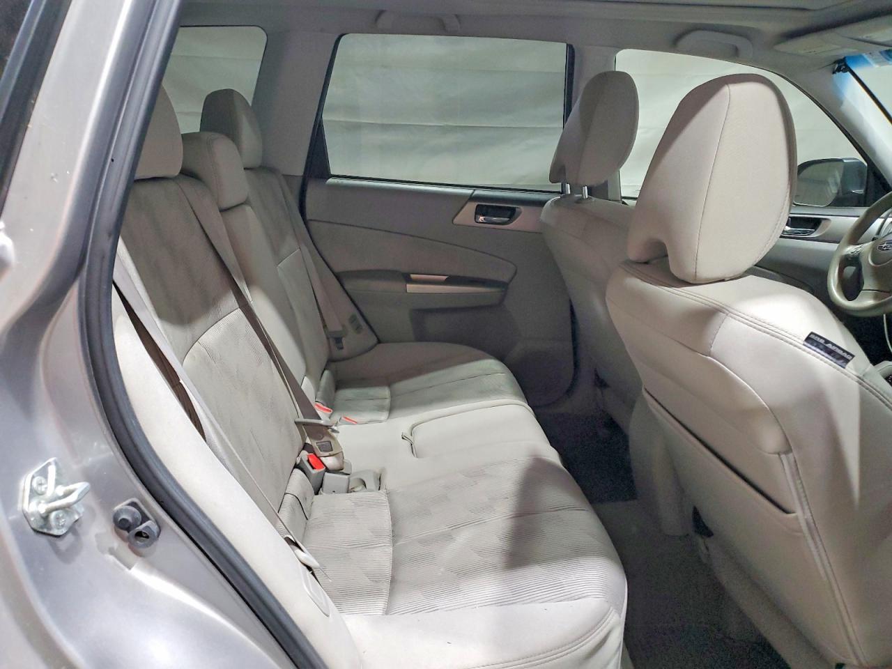 2009 Subaru Forester 2.5x Premium Silver vin: JF2SH636X9H753880