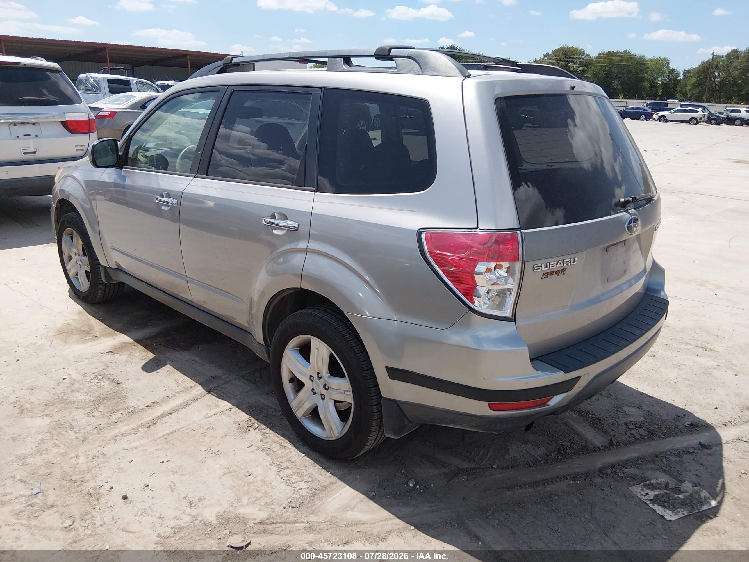 2009 Subaru Forester 2.5x Silver vin: JF2SH636X9H754947