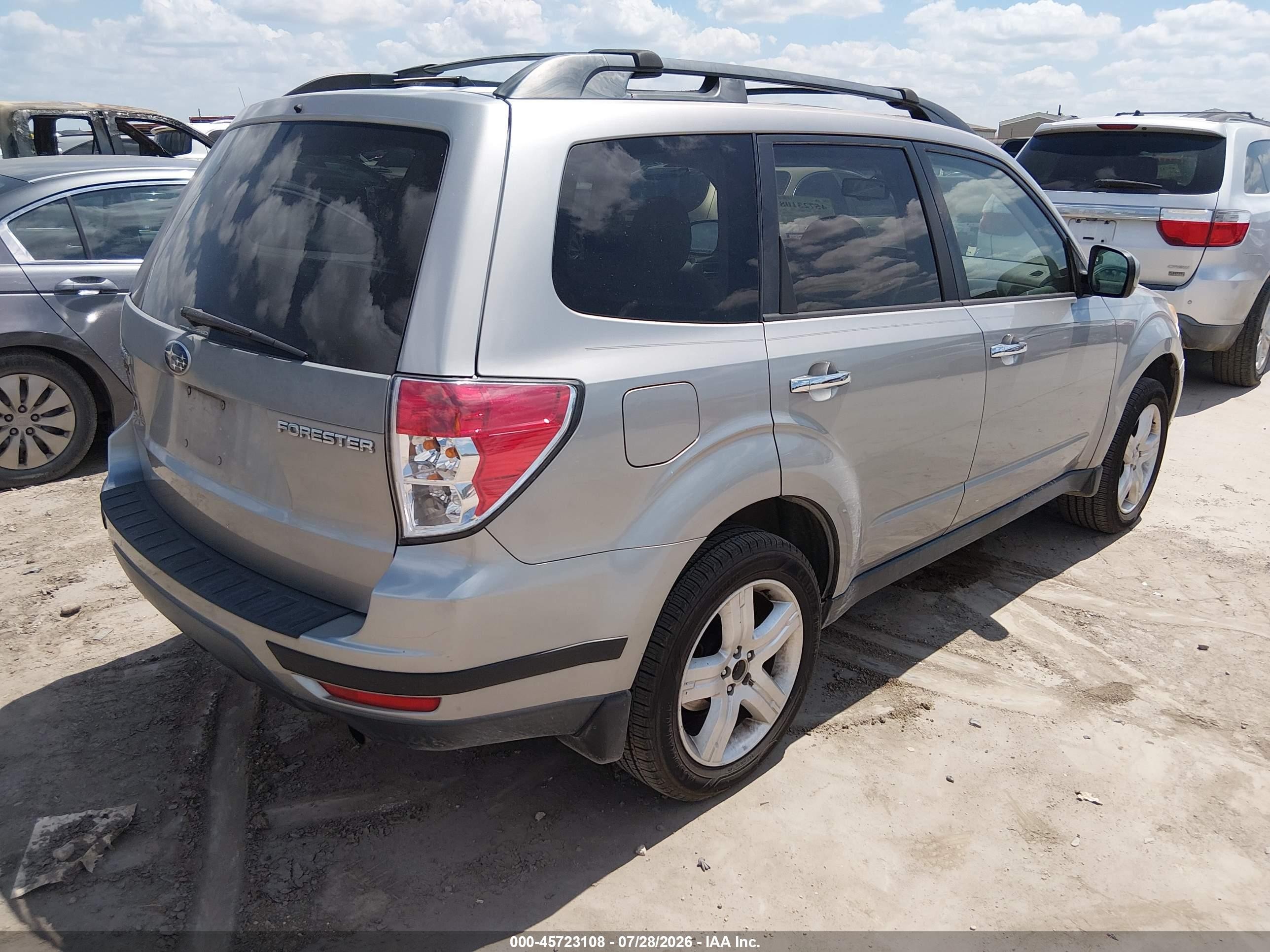 2009 Subaru Forester 2.5x Silver vin: JF2SH636X9H754947