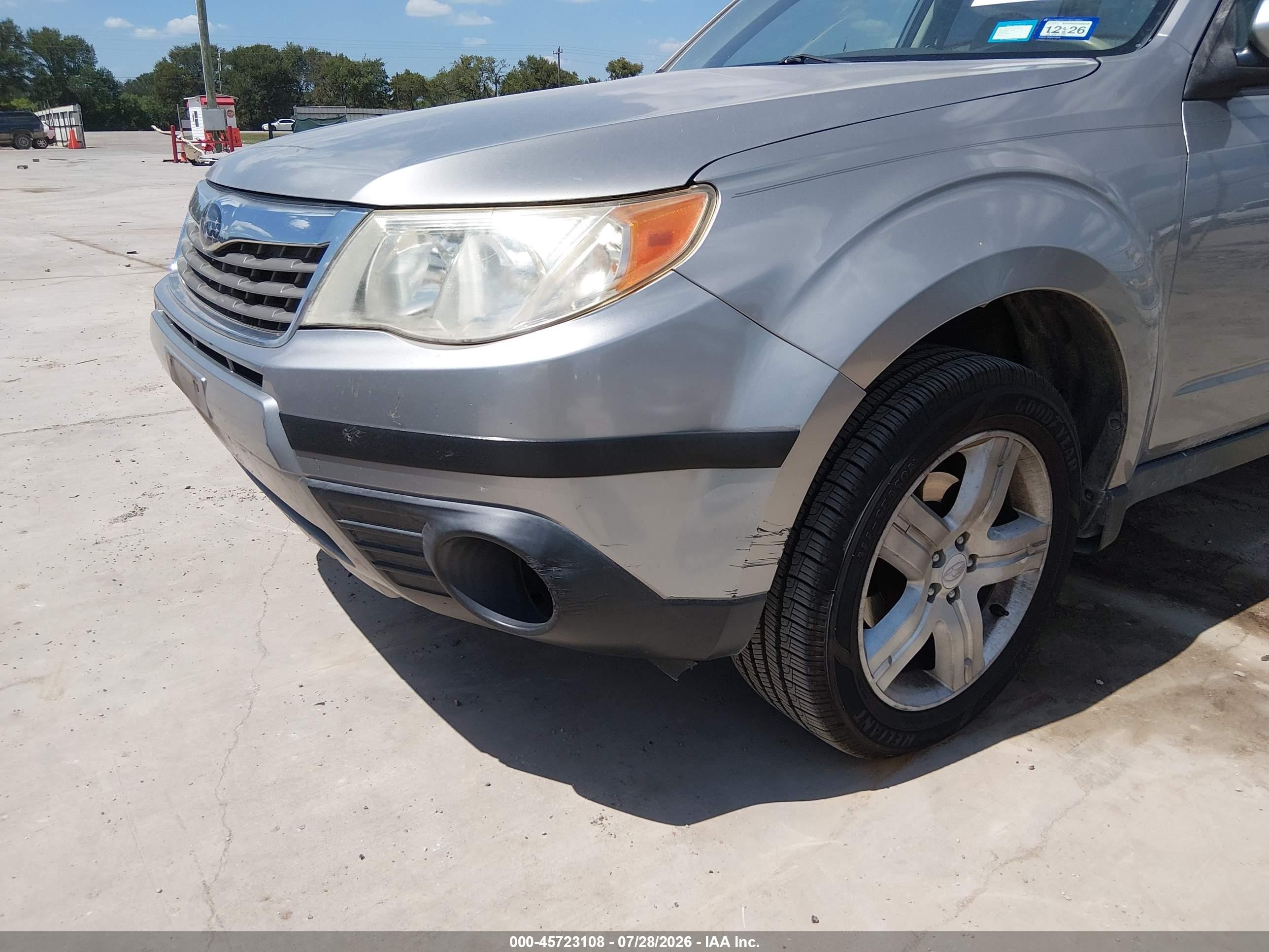 2009 Subaru Forester 2.5x Silver vin: JF2SH636X9H754947
