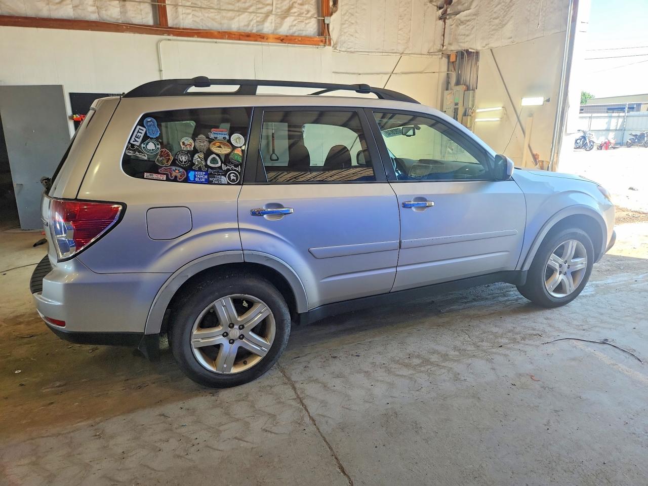 2009 Subaru Forester 2.5x Premium Silver vin: JF2SH636X9H769299