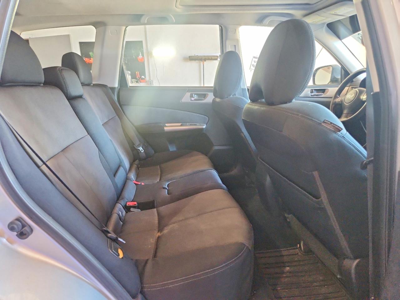 2009 Subaru Forester 2.5x Premium Silver vin: JF2SH636X9H769299