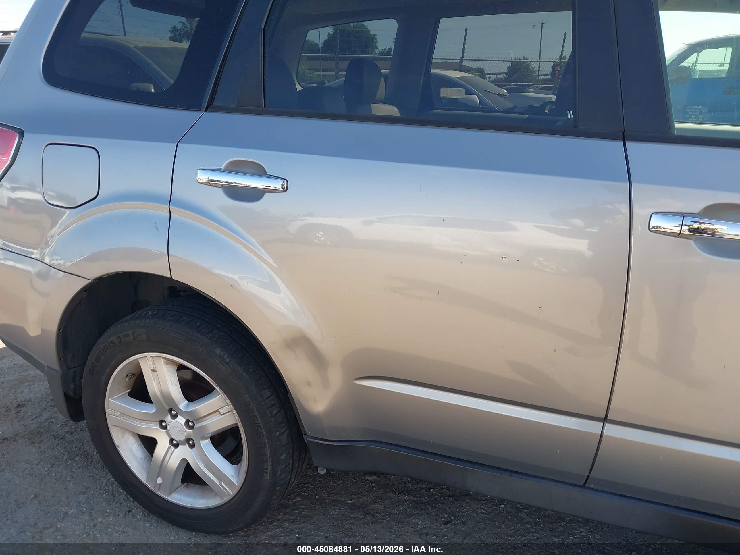 2009 Subaru Forester 2.5x Limited Silver vin: JF2SH64609H765826