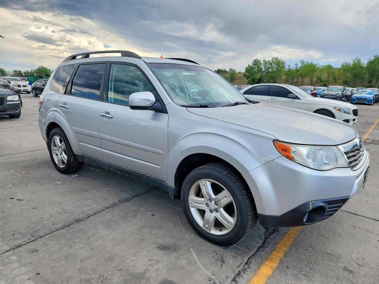 2009 Subaru Forester 2.5x Limited Silver vin: JF2SH64649H765831