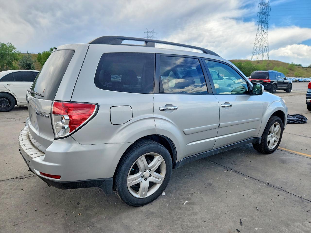 2009 Subaru Forester 2.5x Limited Silver vin: JF2SH64649H765831