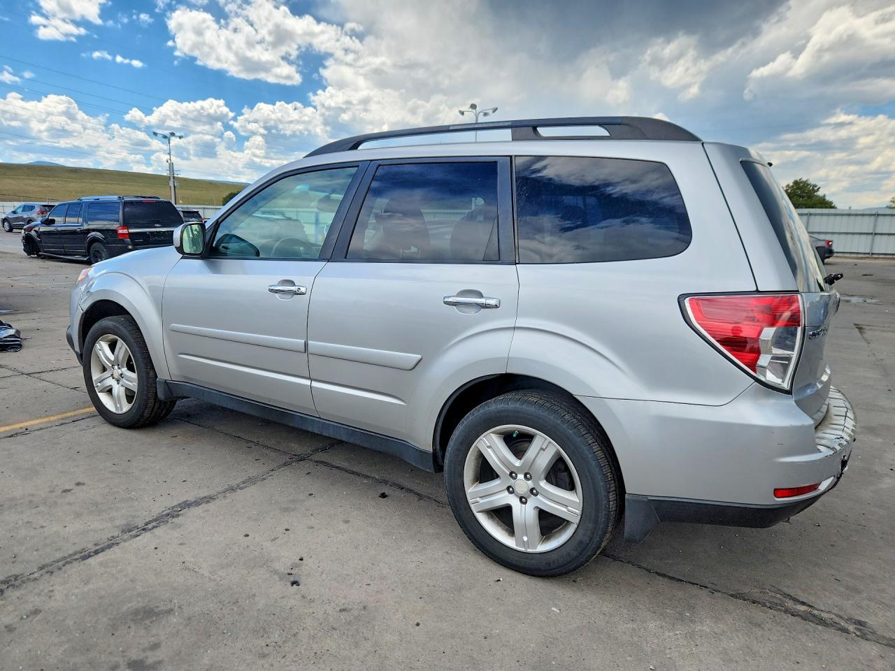 2009 Subaru Forester 2.5x Limited Silver vin: JF2SH64649H765831