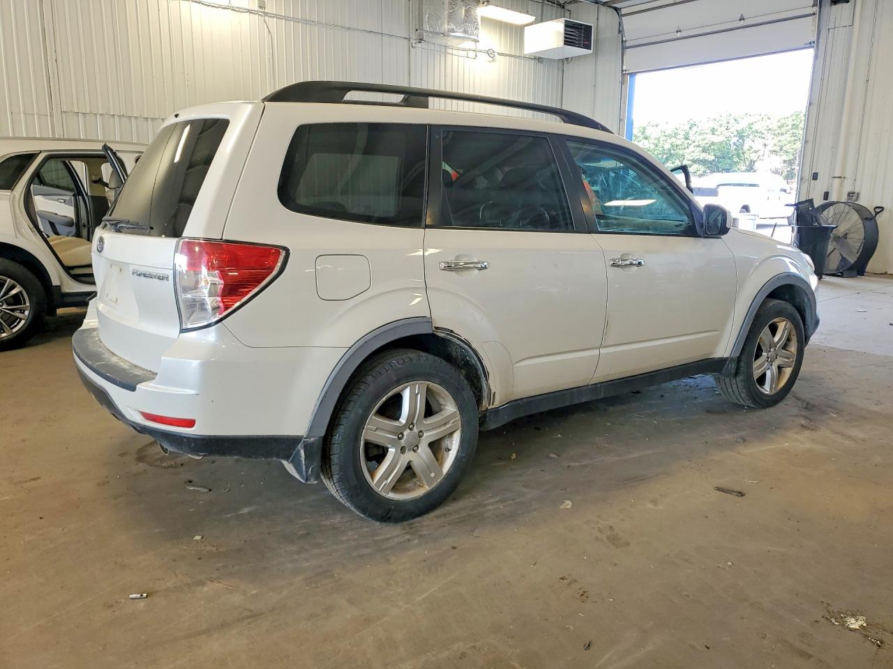 2009 Subaru Forester 2.5x Limited White vin: JF2SH64659H774344