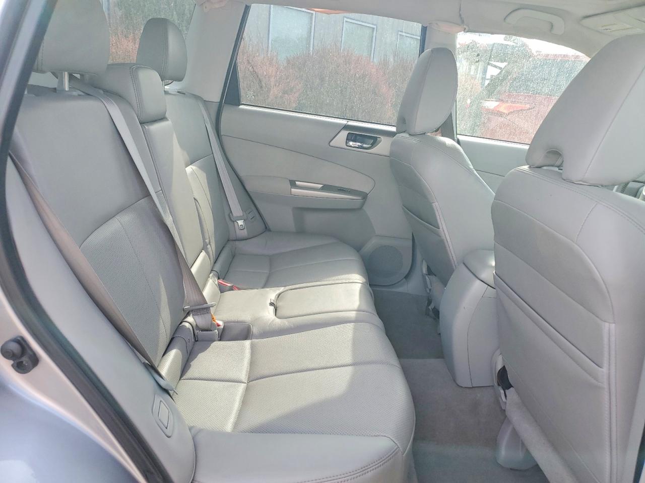 2009 Subaru Forester 2.5x Limited Silver vin: JF2SH64659H779673