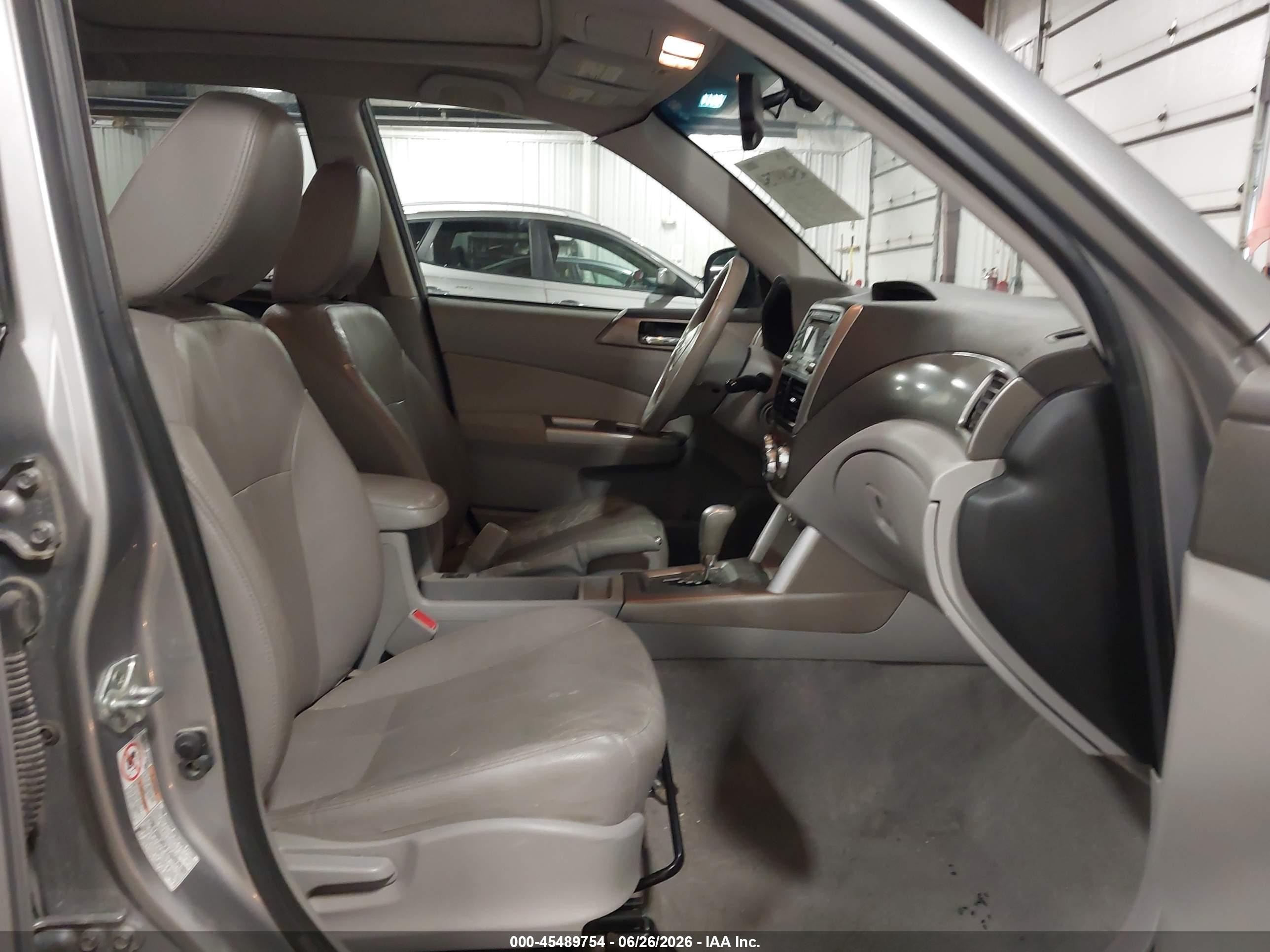2009 Subaru Forester 2.5x Limited Silver vin: JF2SH64669H763305