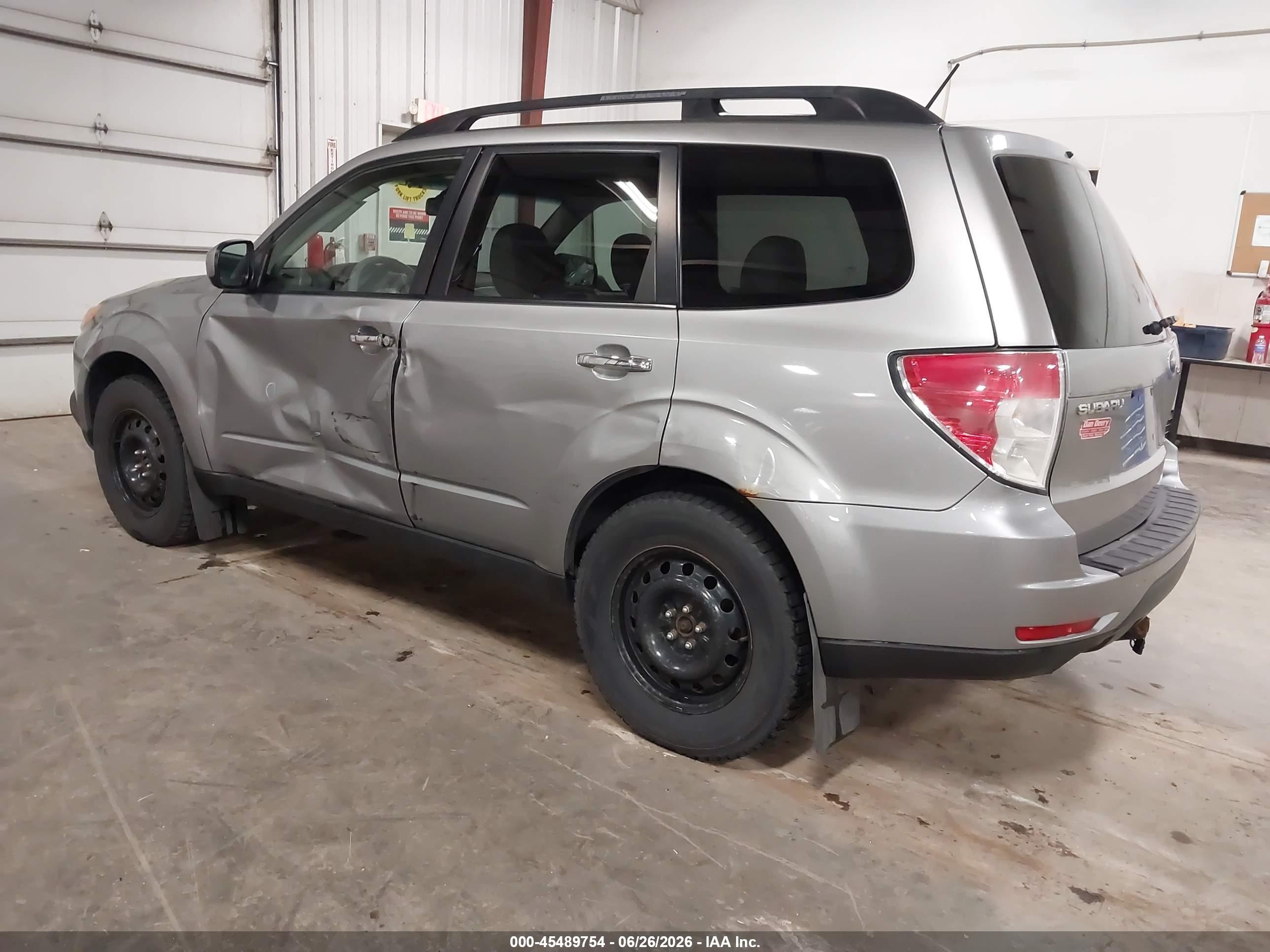 2009 Subaru Forester 2.5x Limited Silver vin: JF2SH64669H763305