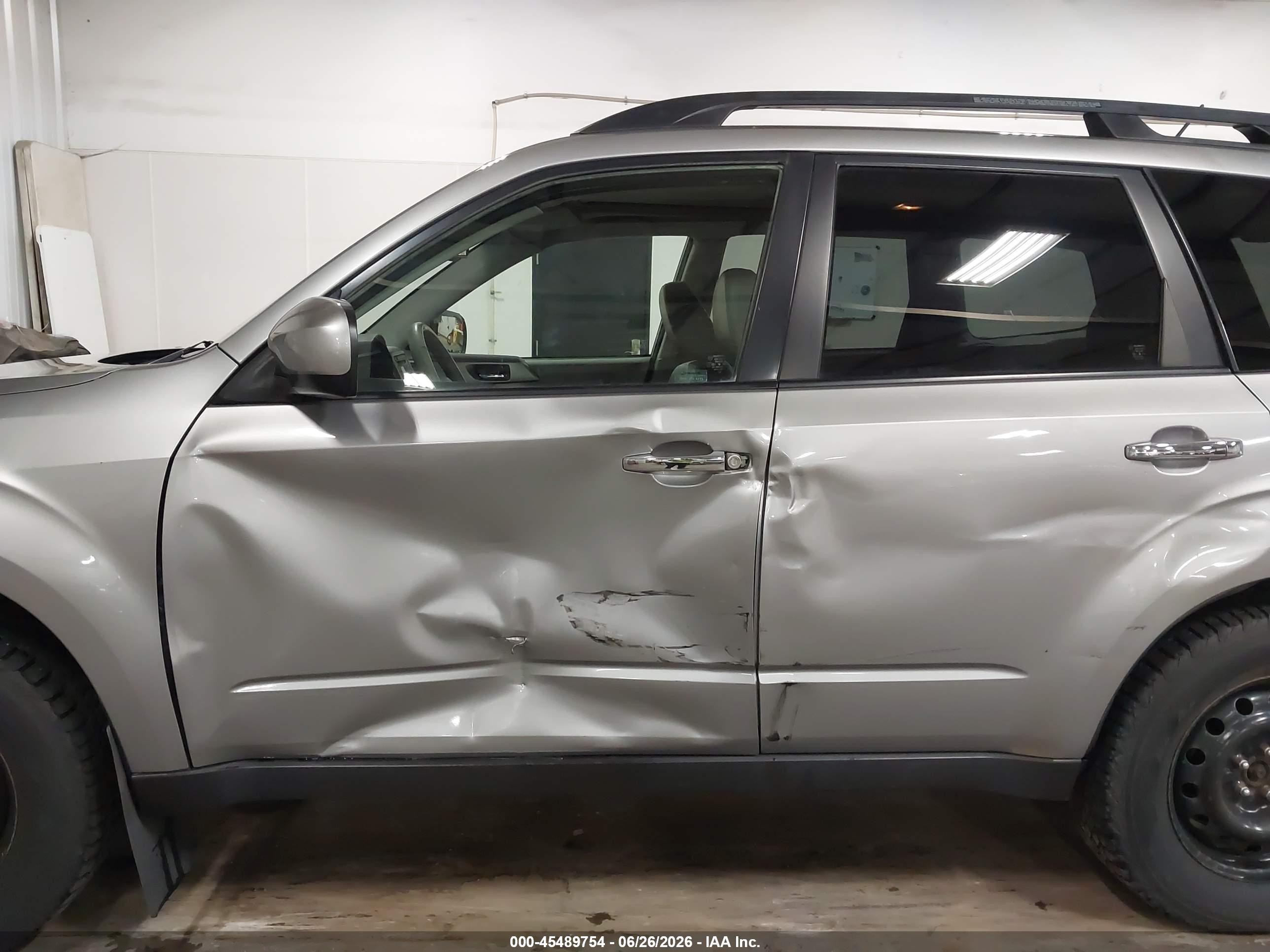 2009 Subaru Forester 2.5x Limited Silver vin: JF2SH64669H763305
