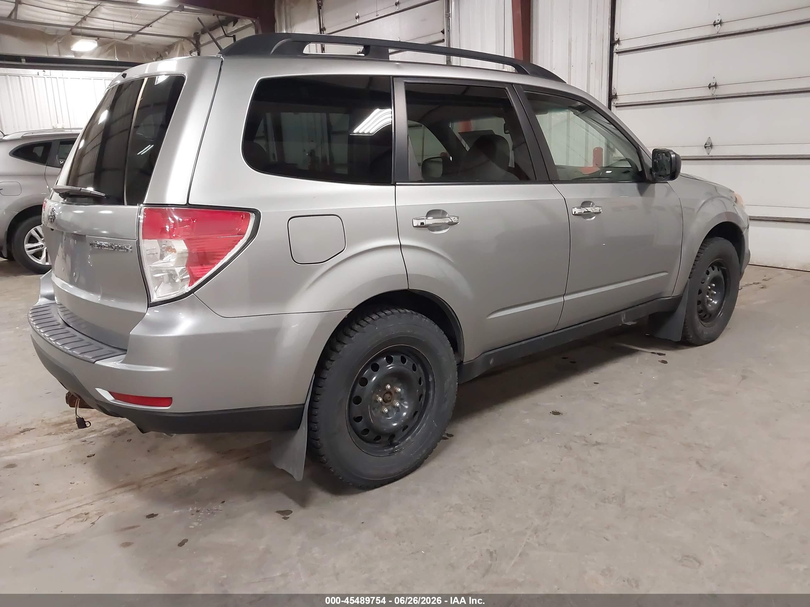 2009 Subaru Forester 2.5x Limited Silver vin: JF2SH64669H763305