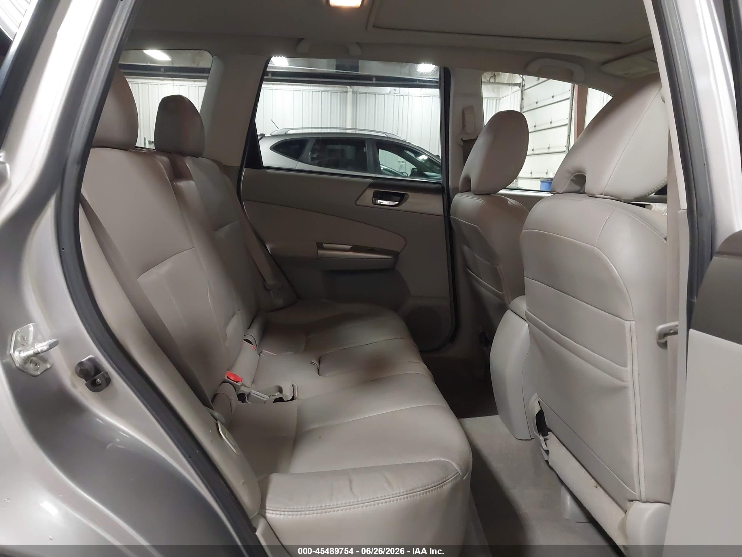 2009 Subaru Forester 2.5x Limited Silver vin: JF2SH64669H763305