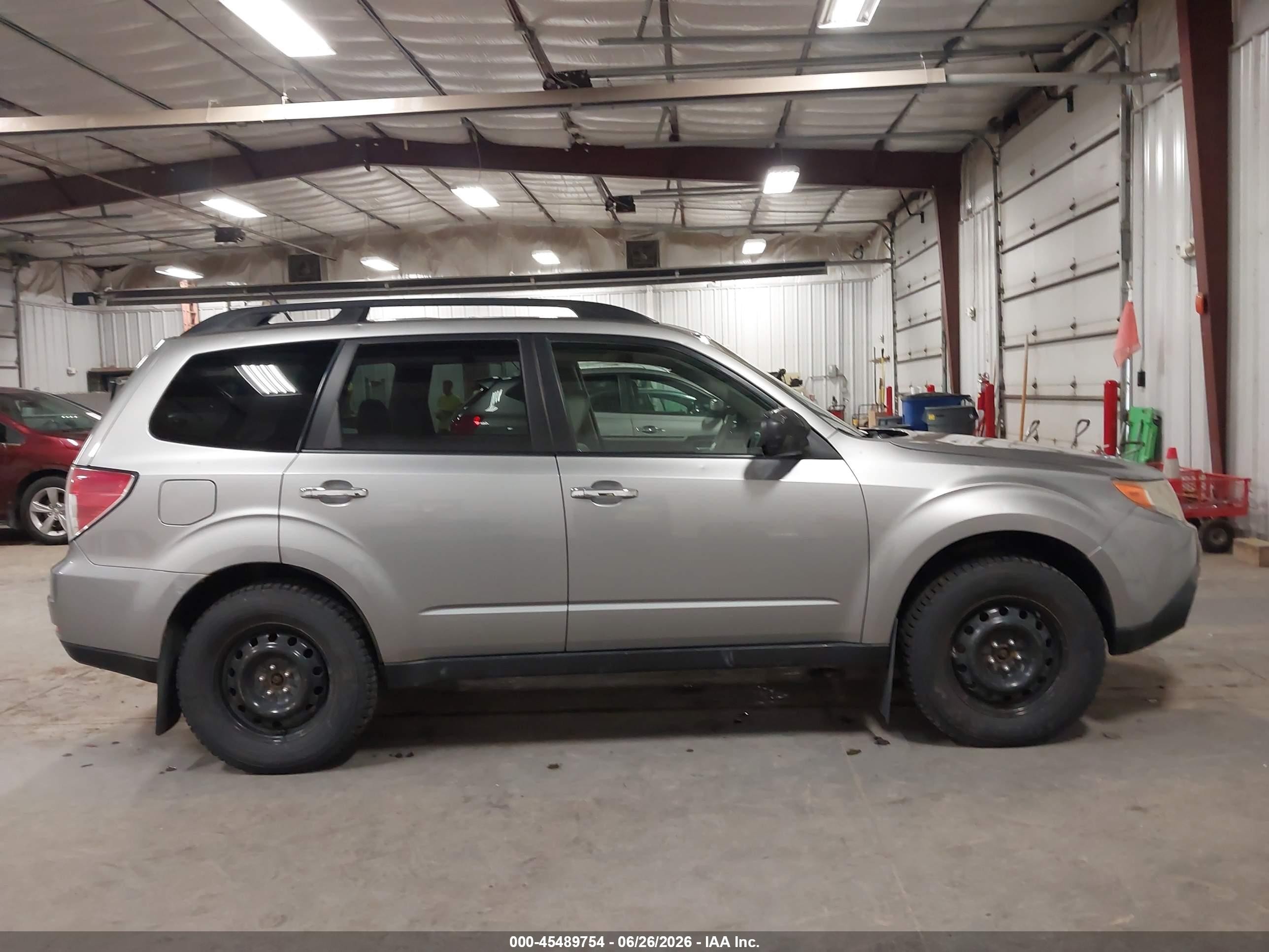 2009 Subaru Forester 2.5x Limited Silver vin: JF2SH64669H763305