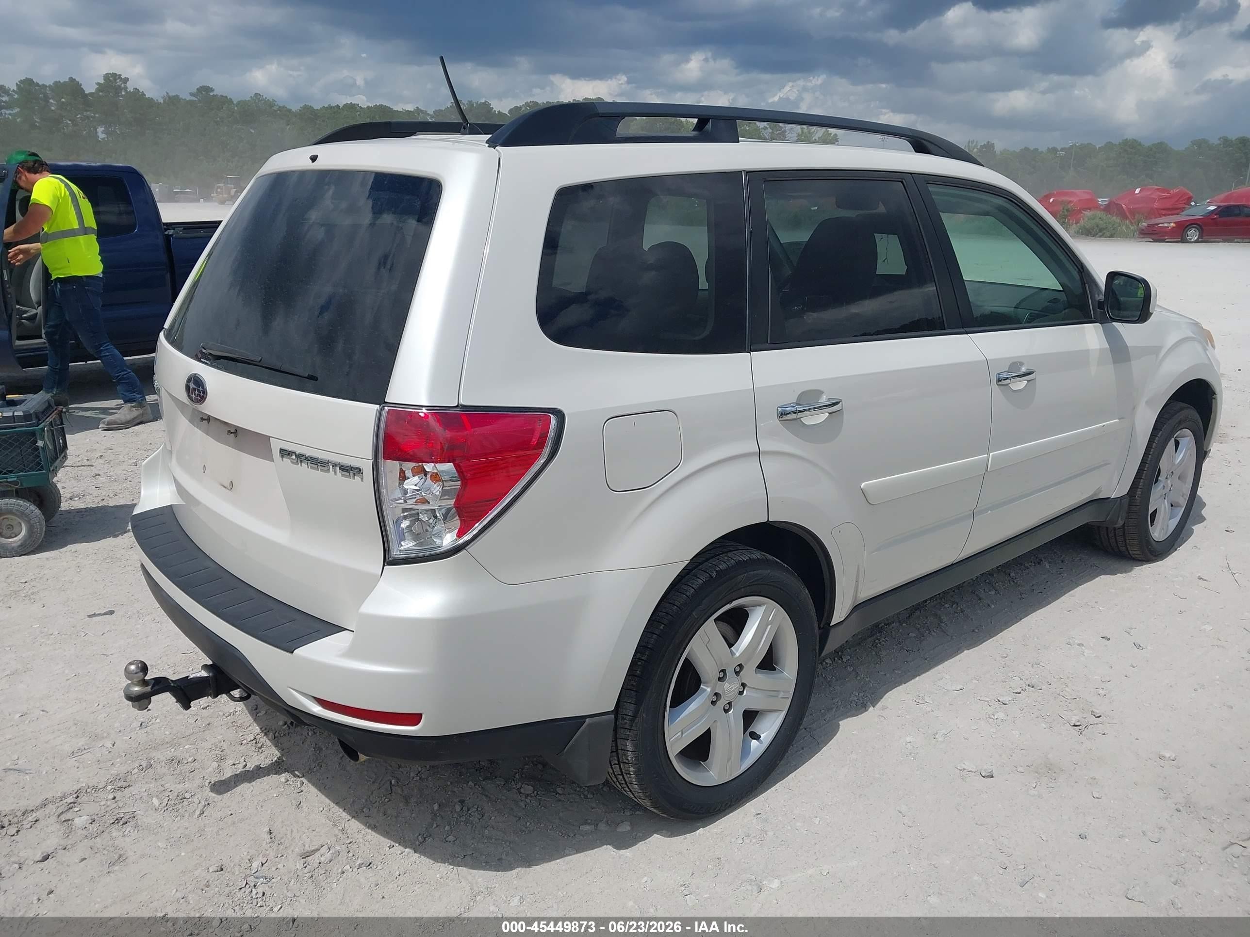 2009 Subaru Forester 2.5x Limited White vin: JF2SH64669H782887