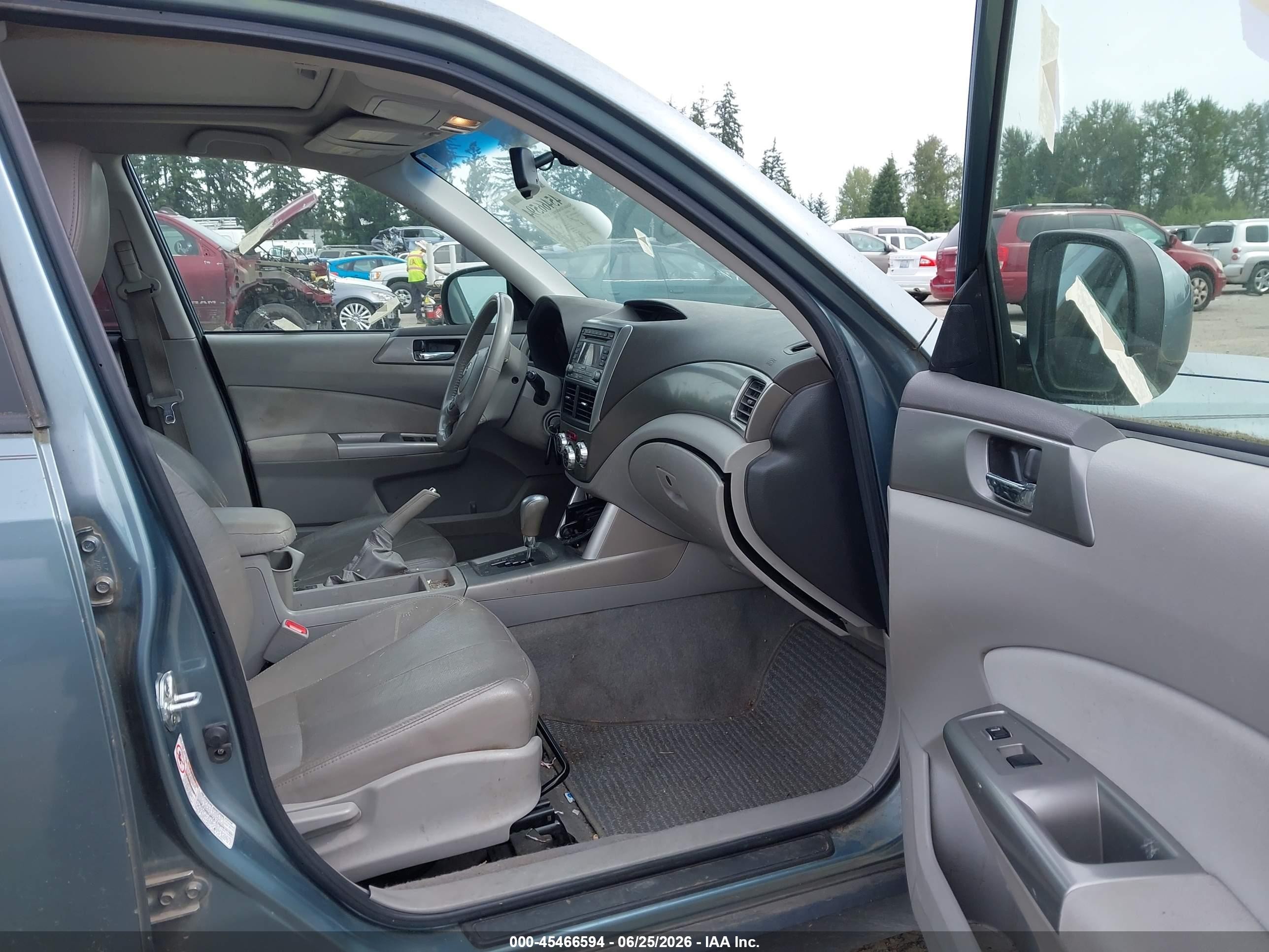 2009 Subaru Forester 2.5x Limited Blue vin: JF2SH64679H777214