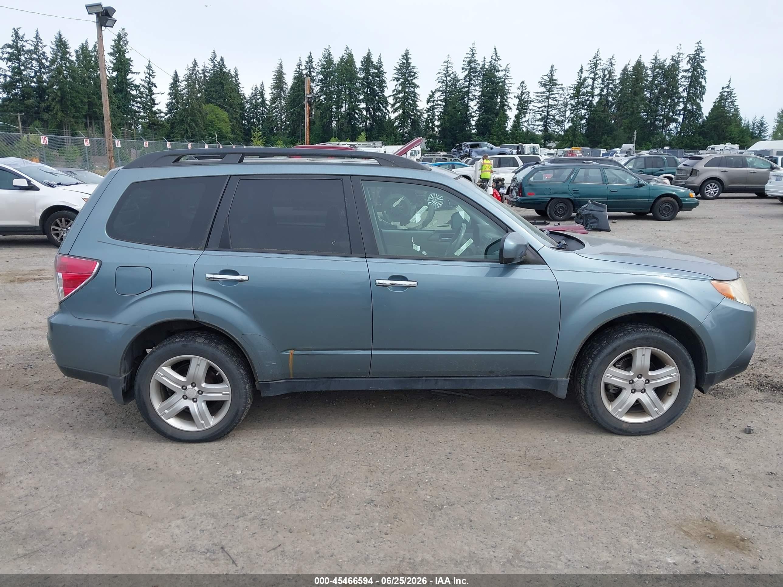 2009 Subaru Forester 2.5x Limited Blue vin: JF2SH64679H777214