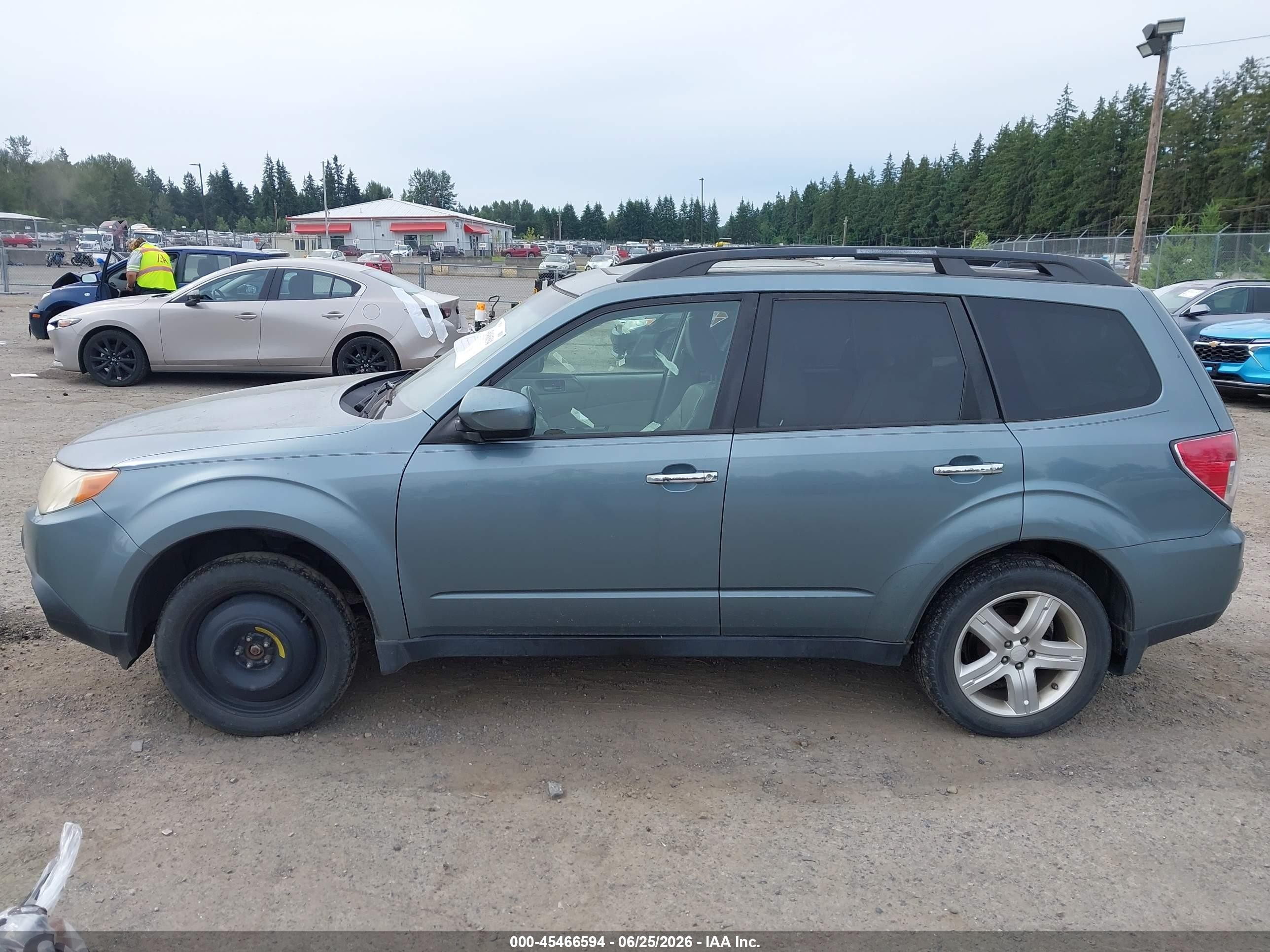 2009 Subaru Forester 2.5x Limited Blue vin: JF2SH64679H777214