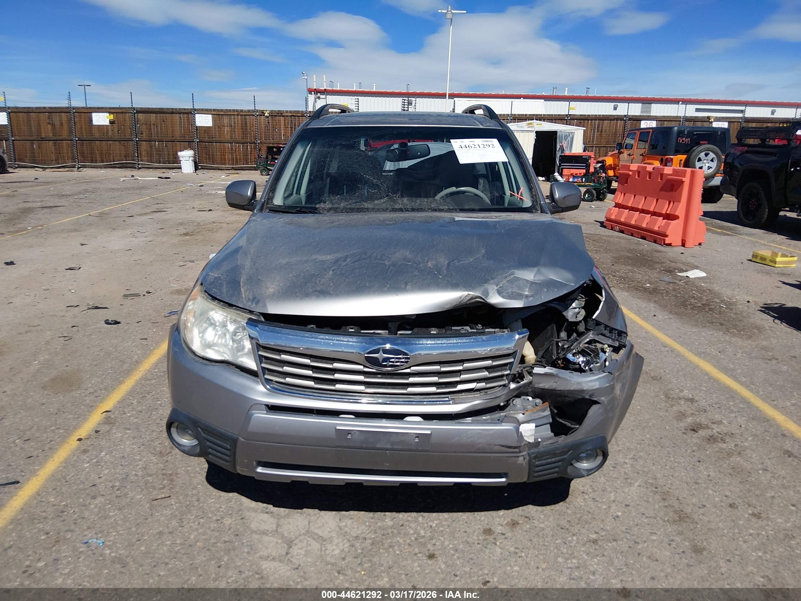 2009 Subaru Forester 2.5x Limited Silver vin: JF2SH64689H768215