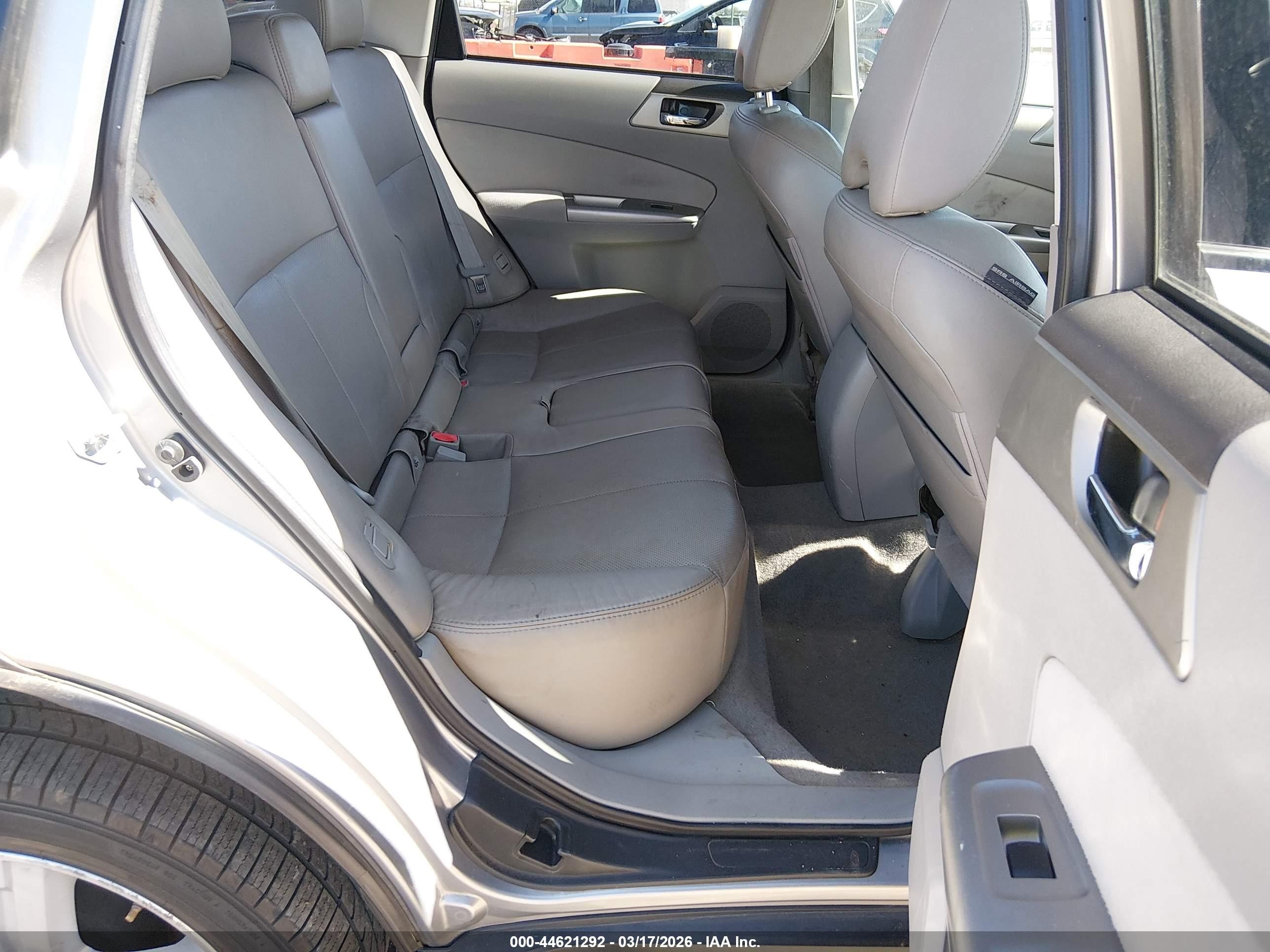 2009 Subaru Forester 2.5x Limited Silver vin: JF2SH64689H768215