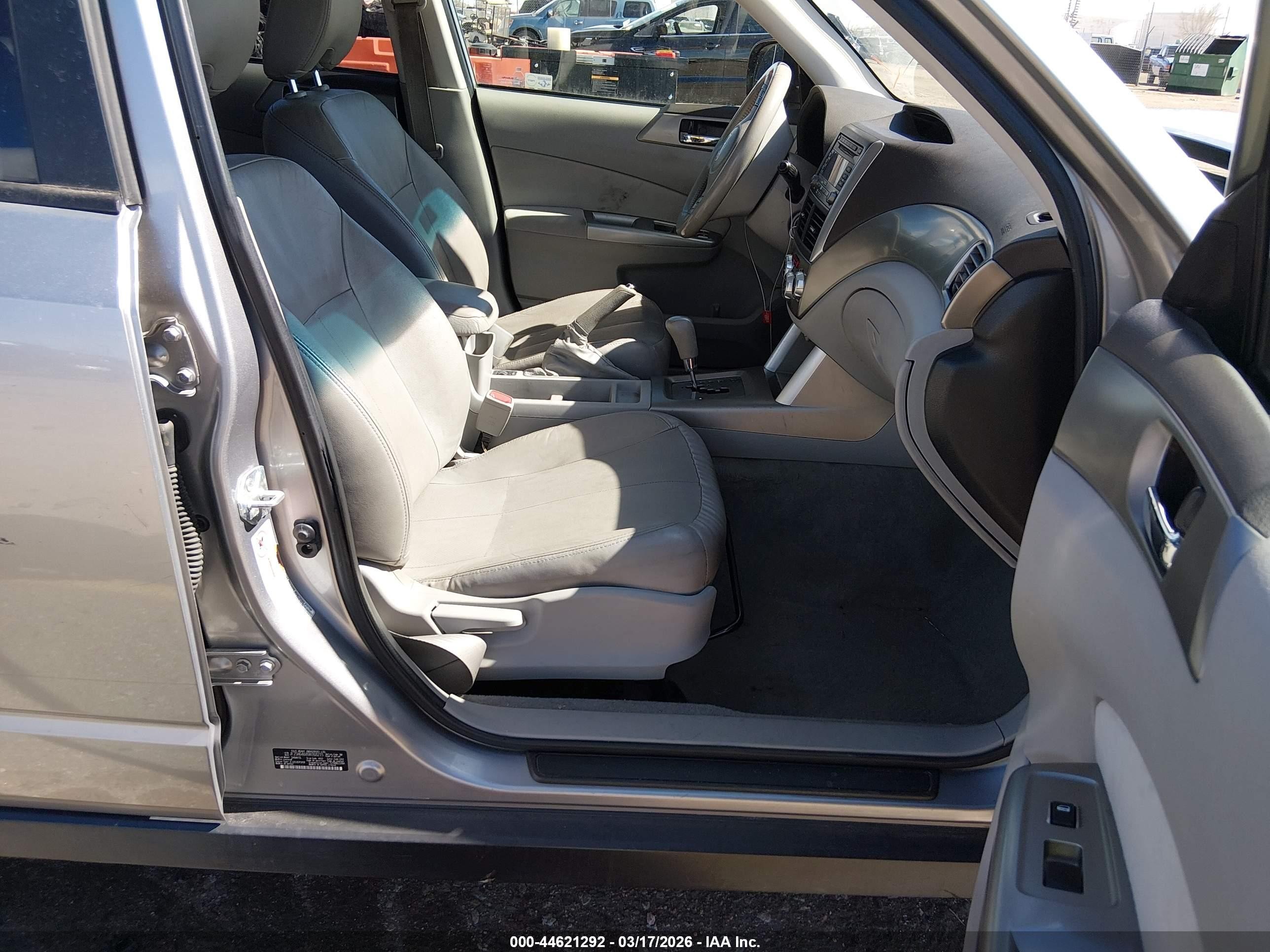 2009 Subaru Forester 2.5x Limited Silver vin: JF2SH64689H768215