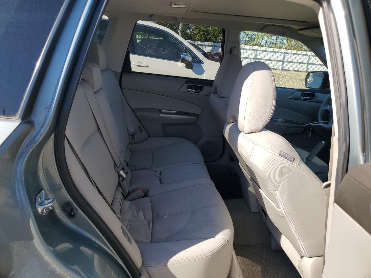 2009 Subaru Forester 2.5xt Silver vin: JF2SH65649H712853