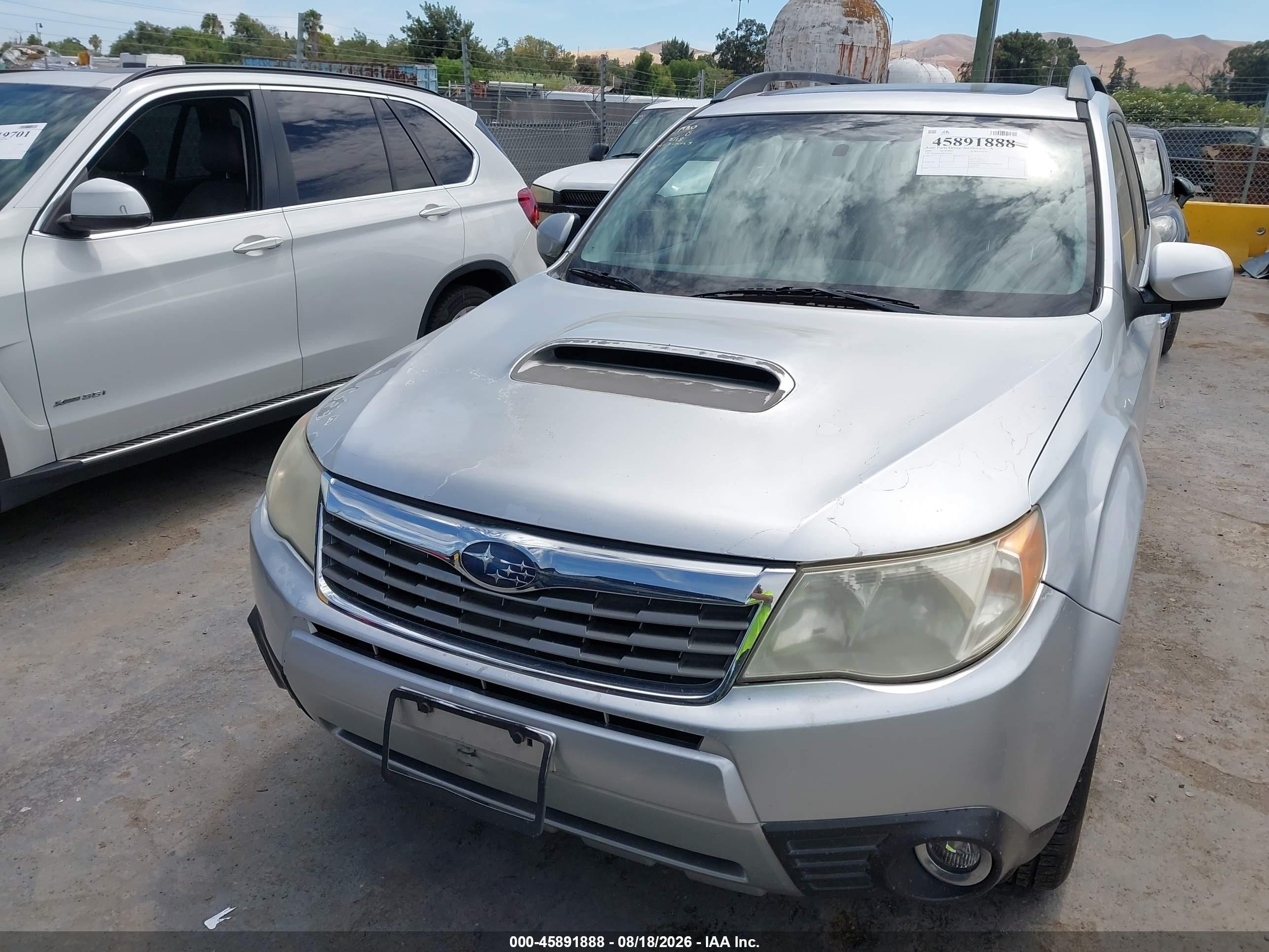 2009 Subaru Forester 2.5xt Silver vin: JF2SH65669H723997