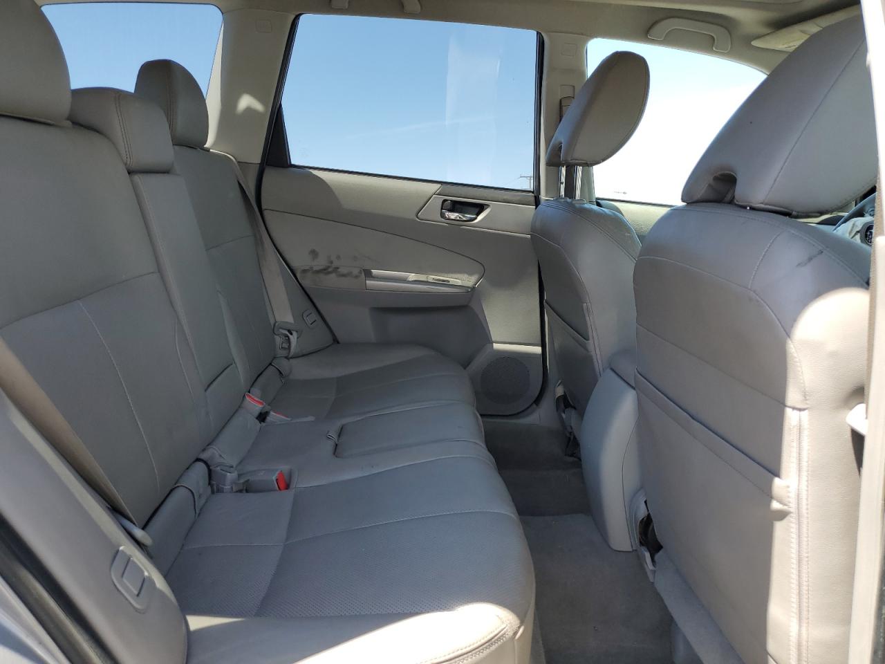 2009 Subaru Forester 2.5xt Limited Silver vin: JF2SH66619H775519