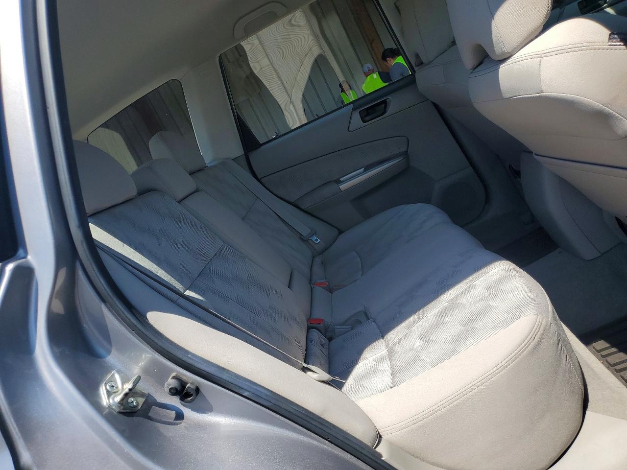 2010 Subaru Forester 2.5x Silver vin: JF2SH6AC0AG759335
