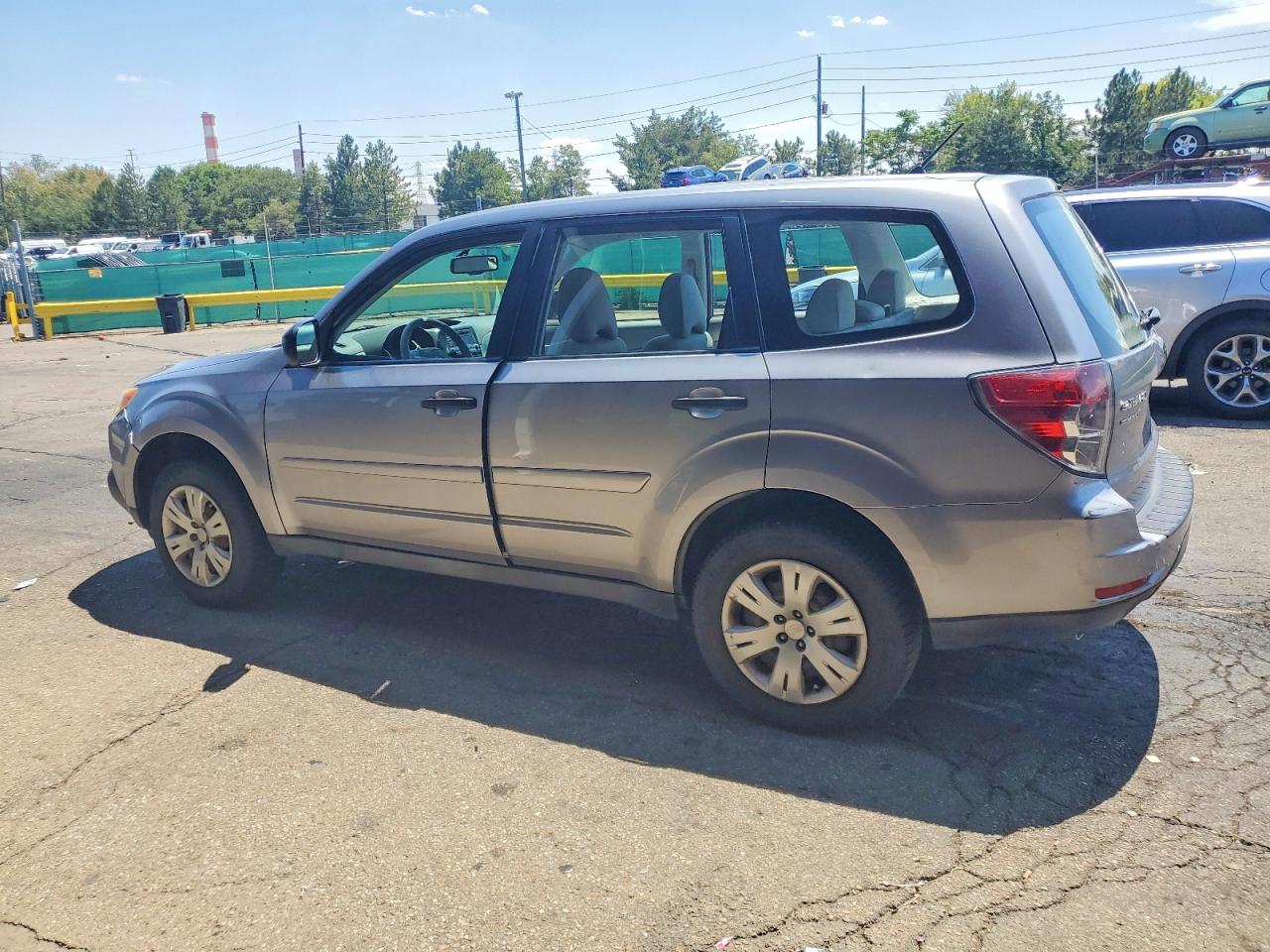 2010 Subaru Forester 2.5x Silver vin: JF2SH6AC0AG759335