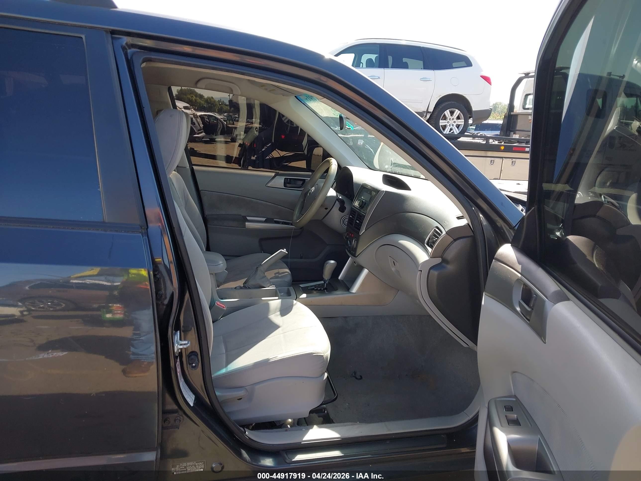 2010 Subaru Forester 2.5x Gray vin: JF2SH6AC1AH709179
