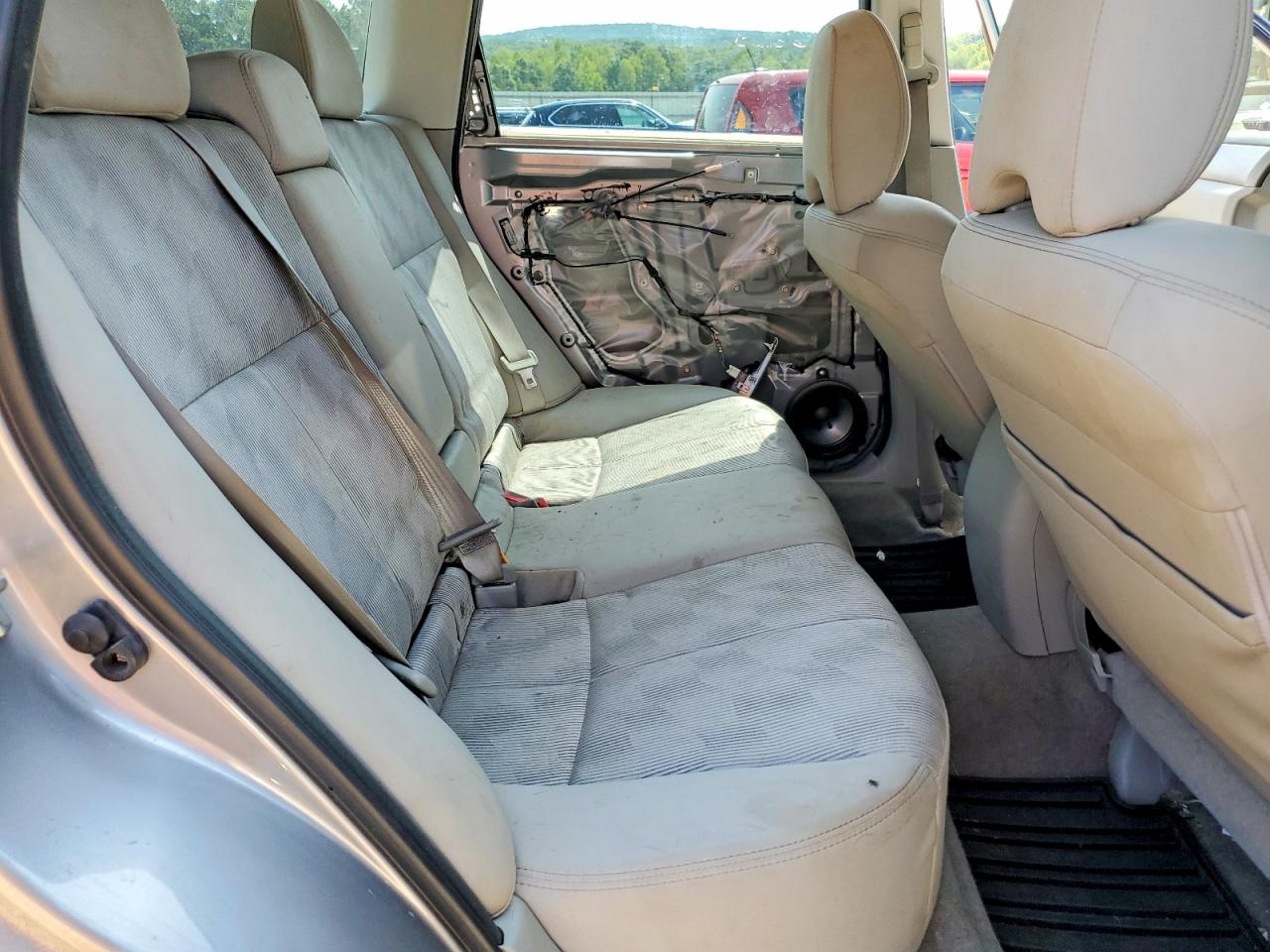 2010 Subaru Forester 2.5x Silver vin: JF2SH6AC1AH746166