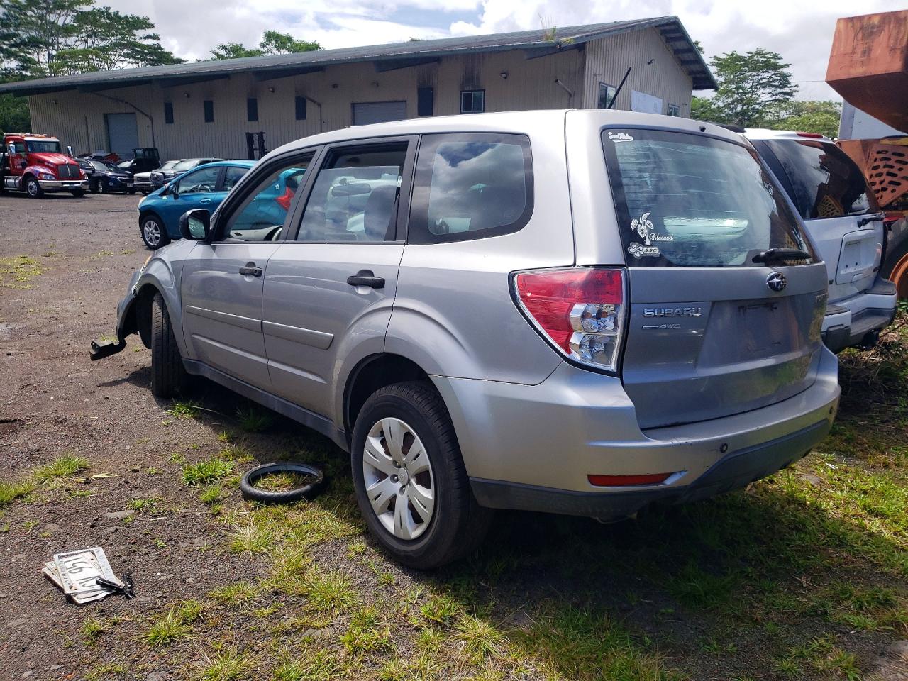 2010 Subaru Forester 2.5x Gray vin: JF2SH6AC2AH727870