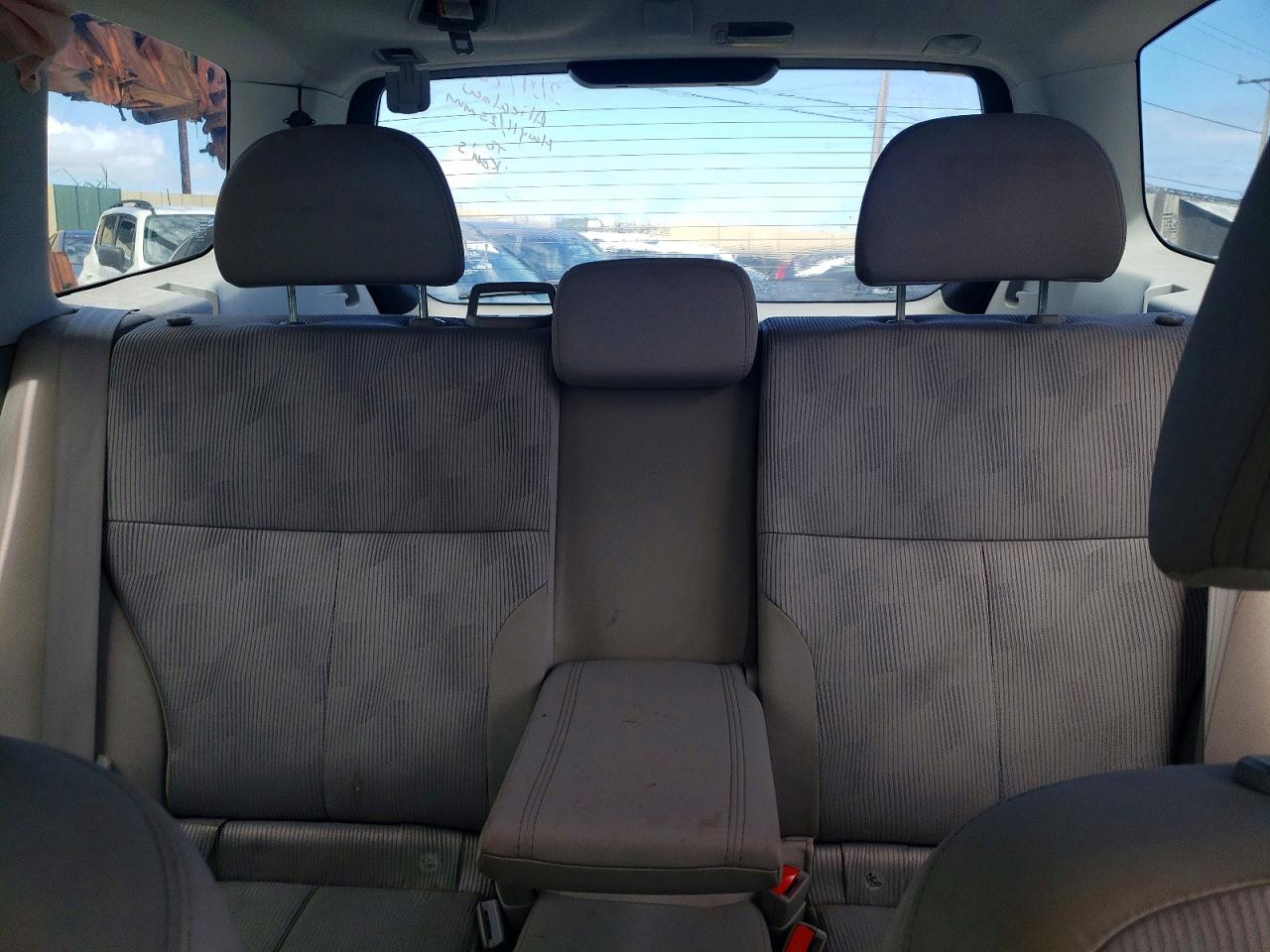 2010 Subaru Forester 2.5x Gray vin: JF2SH6AC2AH727870