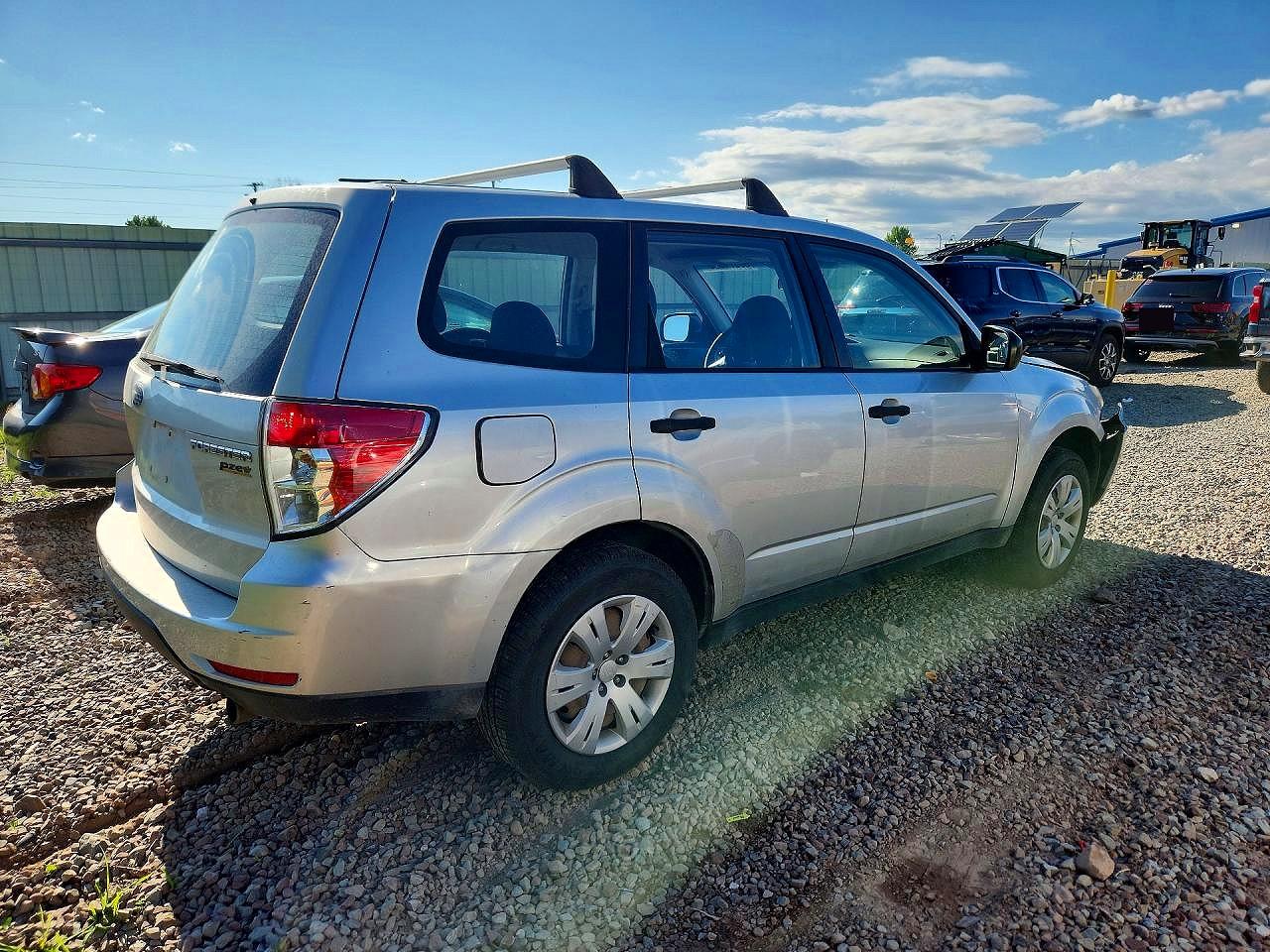 2010 Subaru Forester 2.5x Silver vin: JF2SH6AC2AH731501