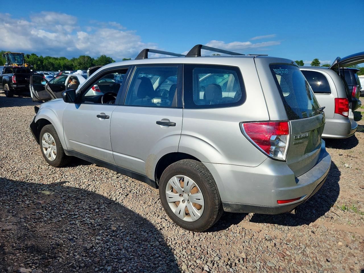 2010 Subaru Forester 2.5x Silver vin: JF2SH6AC2AH731501