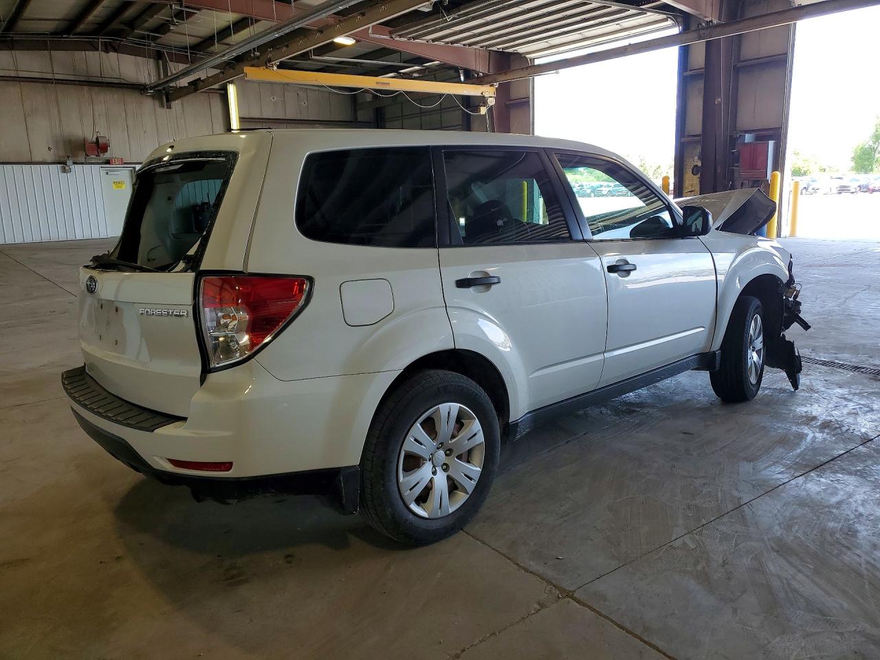 2010 Subaru Forester 2.5x White vin: JF2SH6AC2AH749285