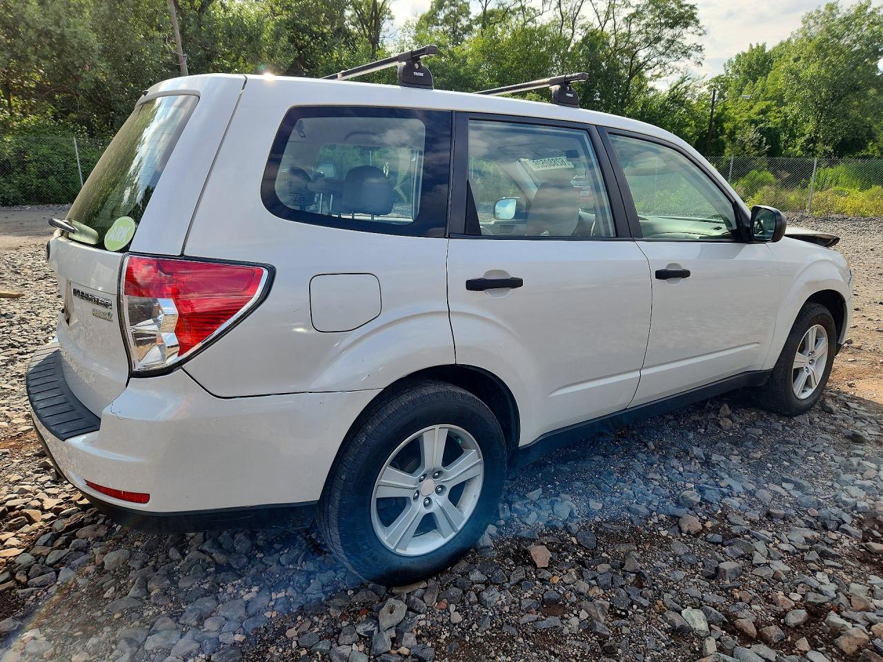 2010 Subaru Forester 2.5x White vin: JF2SH6AC2AH798261