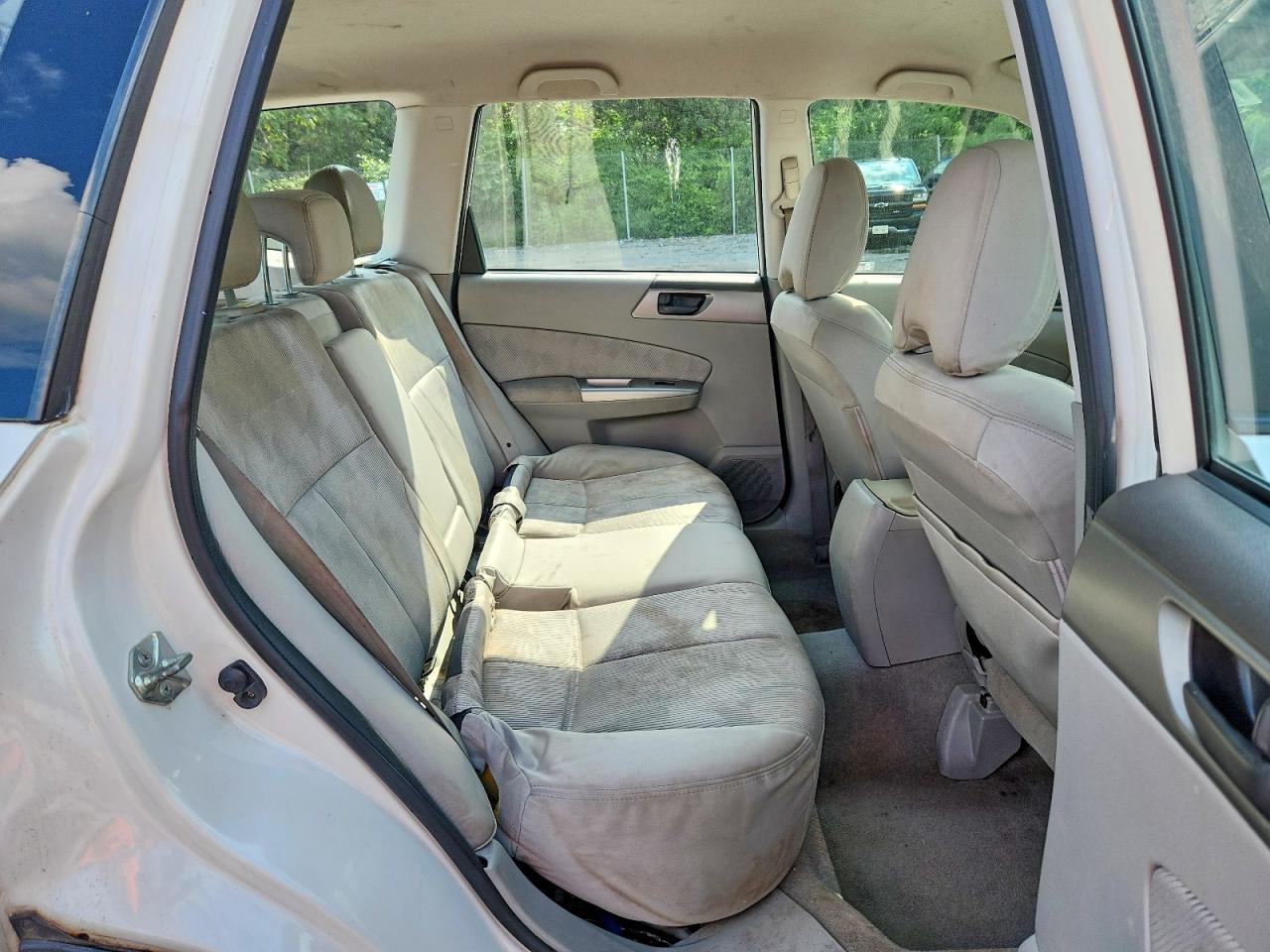 2010 Subaru Forester 2.5x White vin: JF2SH6AC2AH798261