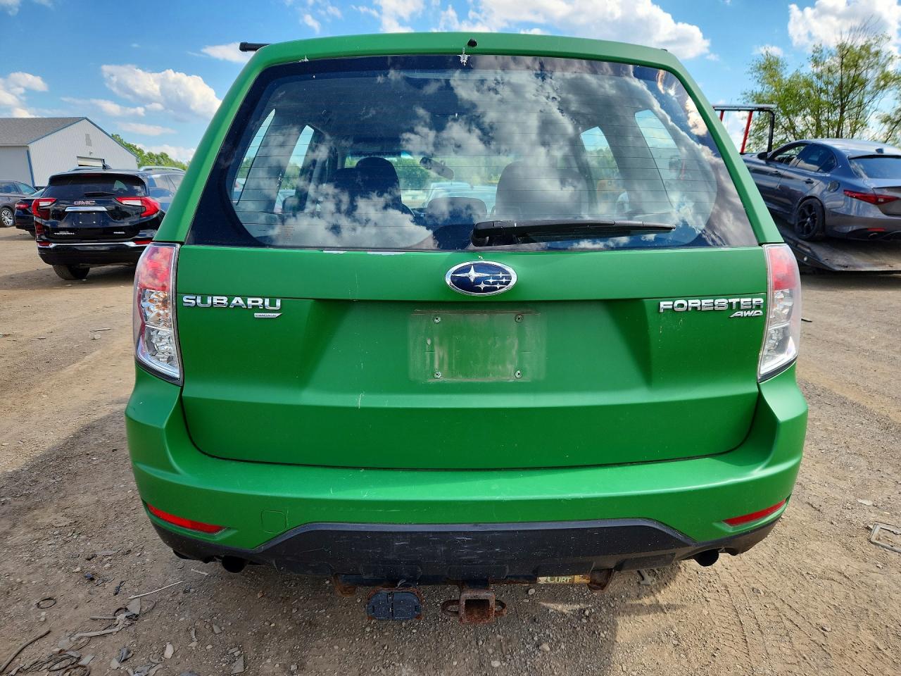 2010 Subaru Forester 2.5x Green vin: JF2SH6AC3AG725082